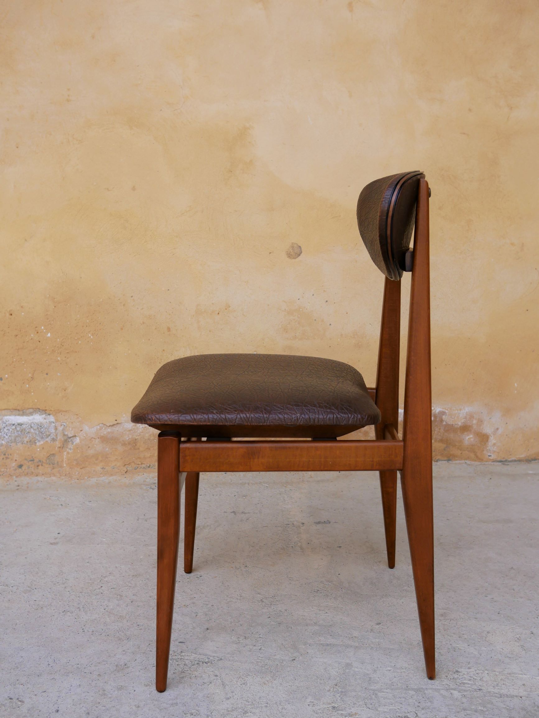 Set of 6 vintage wood and leatherette chairs