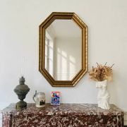 Miroir octogonal doré aux reflets cuivré