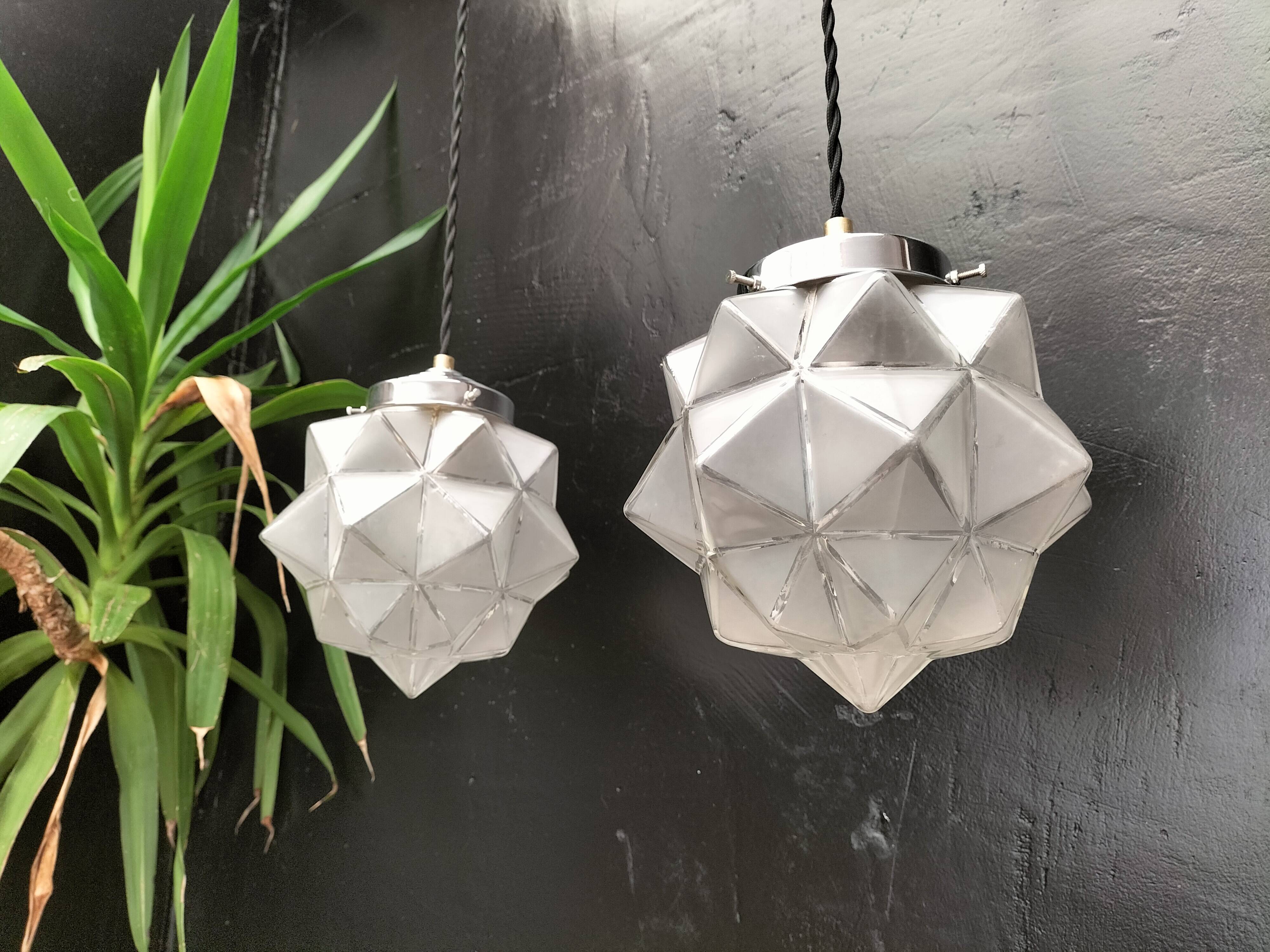 Paire de suspensions art déco en verre