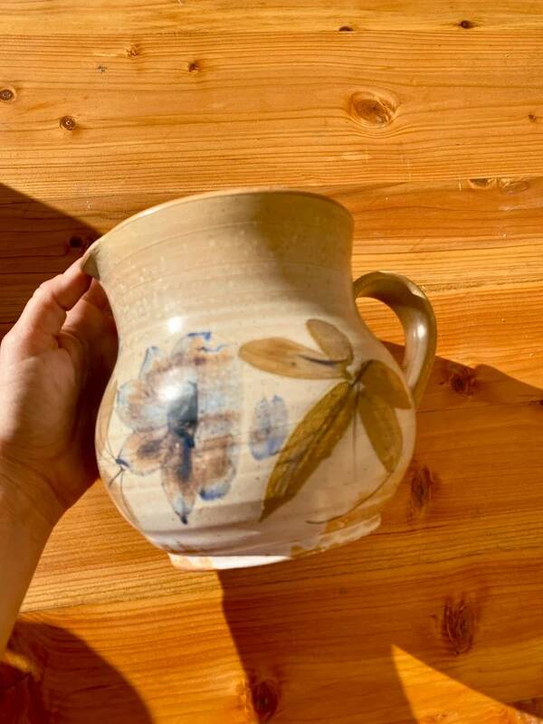 Refreshing stoneware carafe