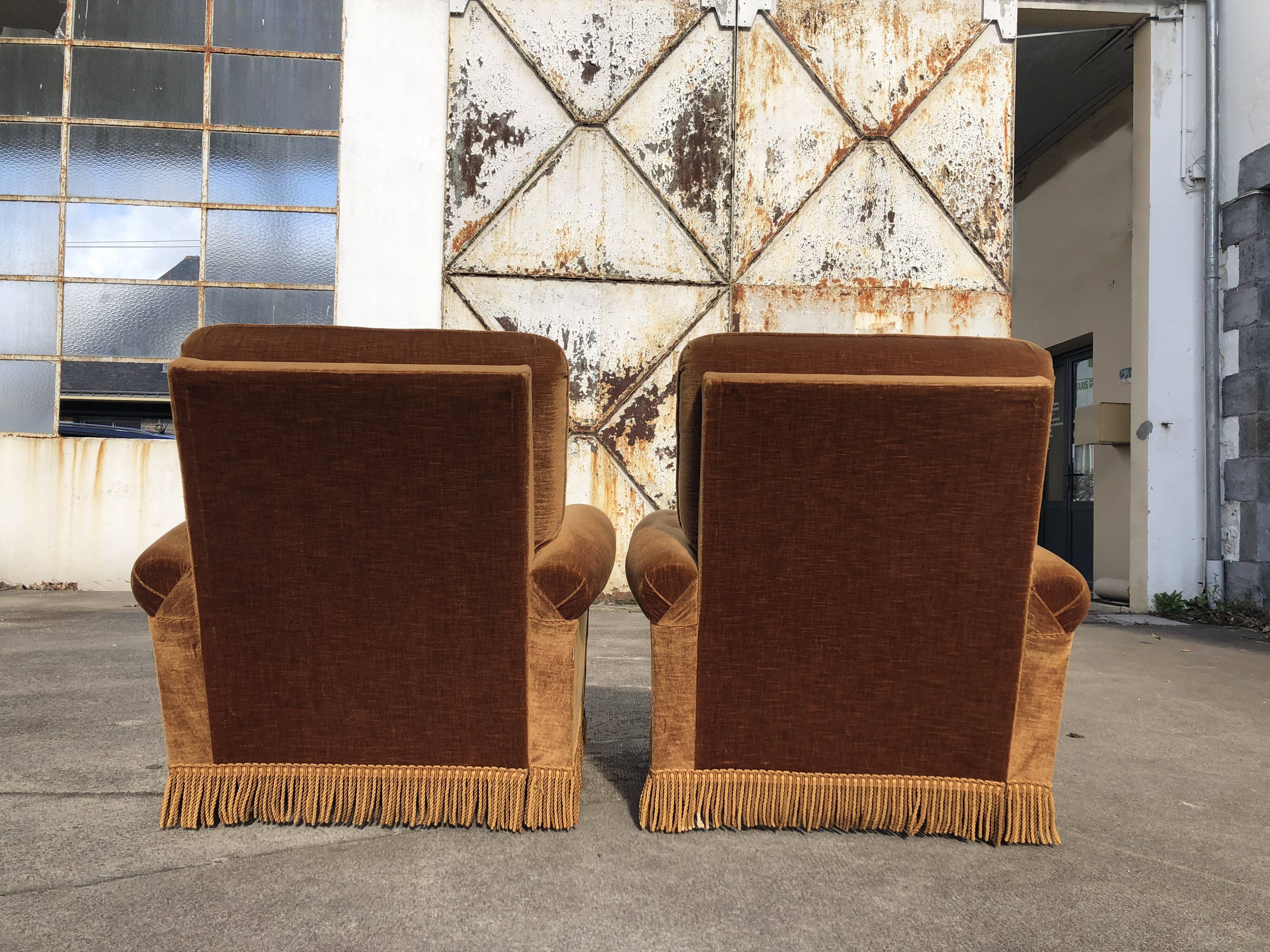 Pair of toad armchairs in old gold velvet