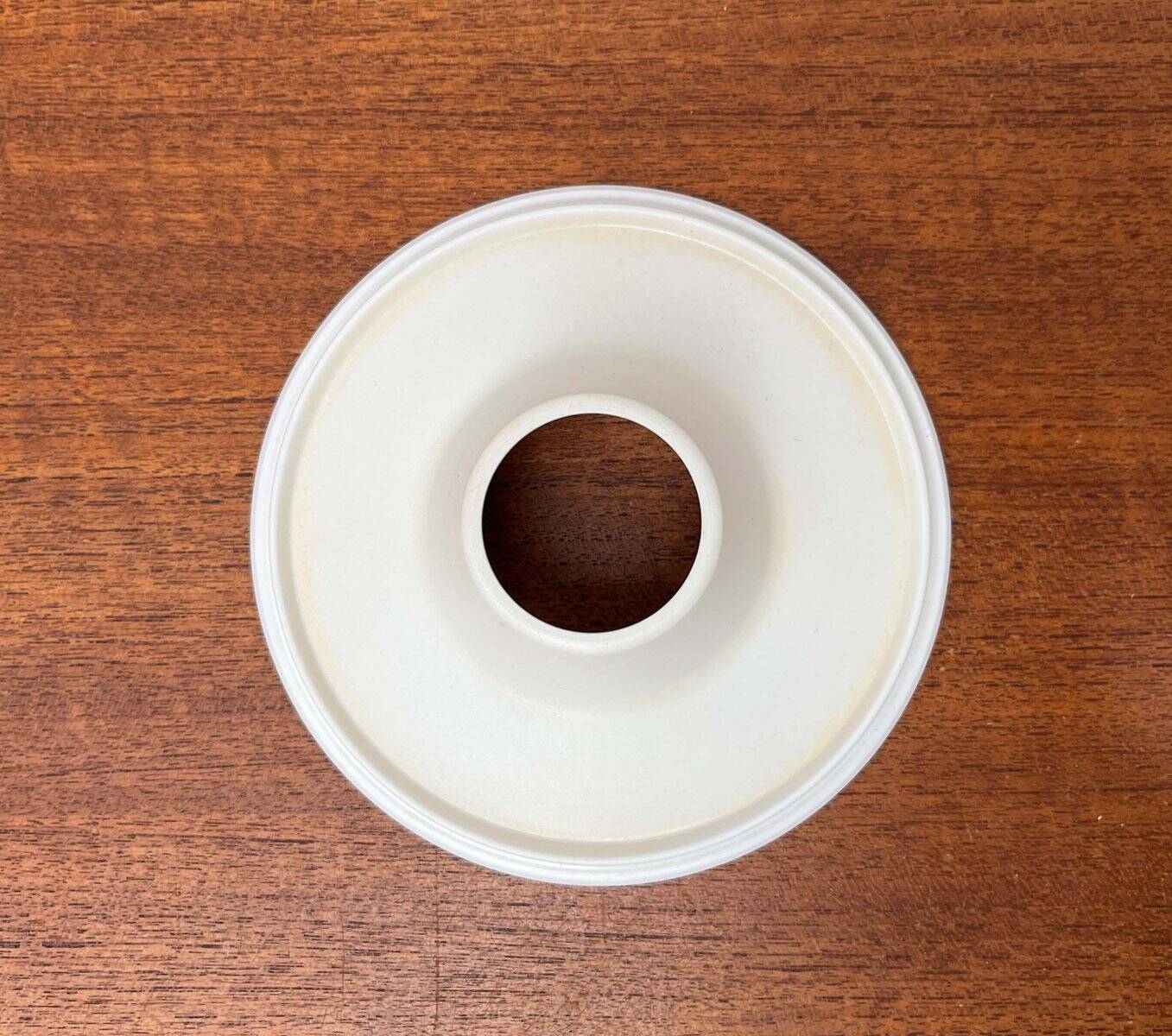 White melamine ashtray, mid-century Swedish design by Gunnar Larson for Gustavsberg, 1960s.