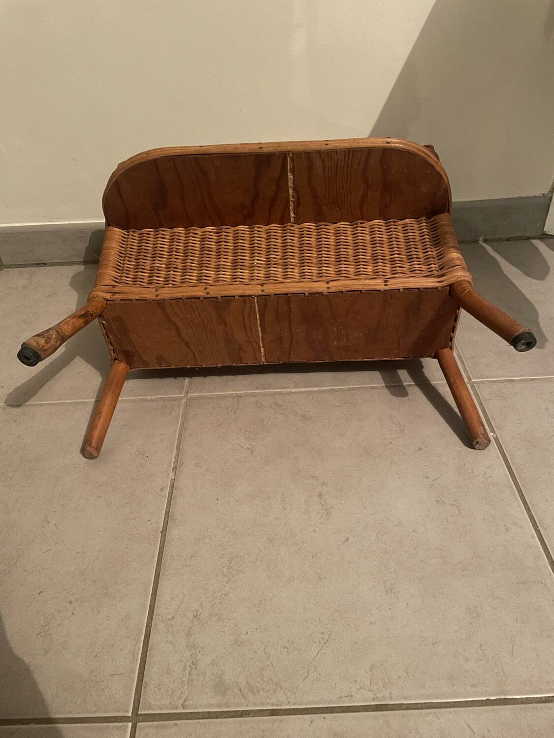 Vintage rattan magazine rack with side shelf - Bohemian style