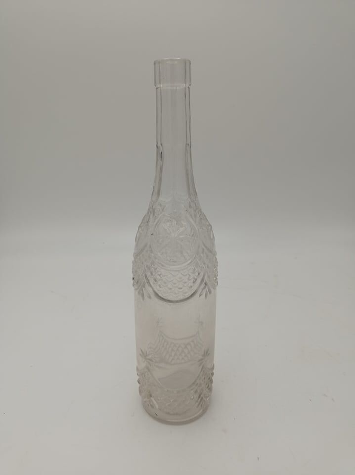 Bouteille en verre moulé