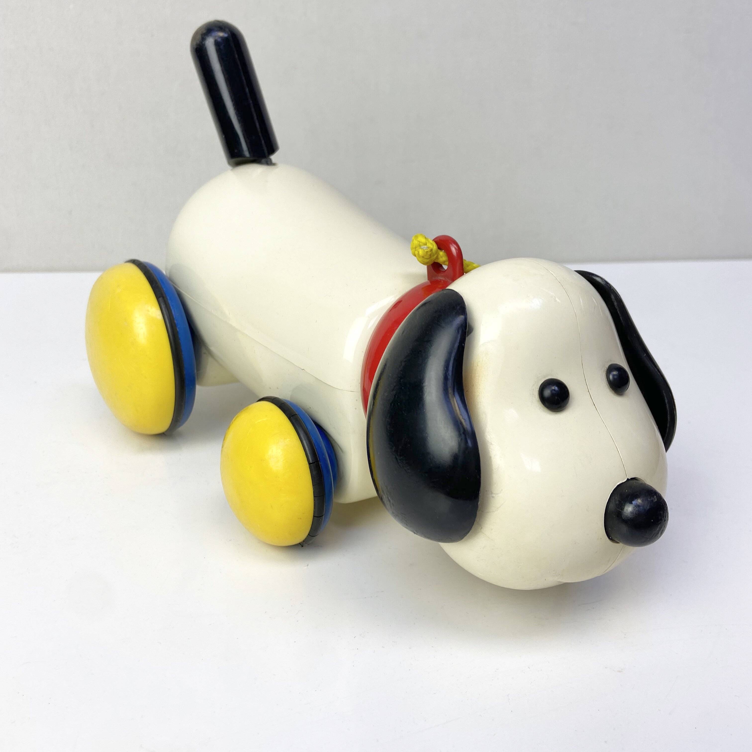 Vintage pull toy - Wheeled dog