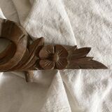 Fronton ancien ruban en bois sculpté
