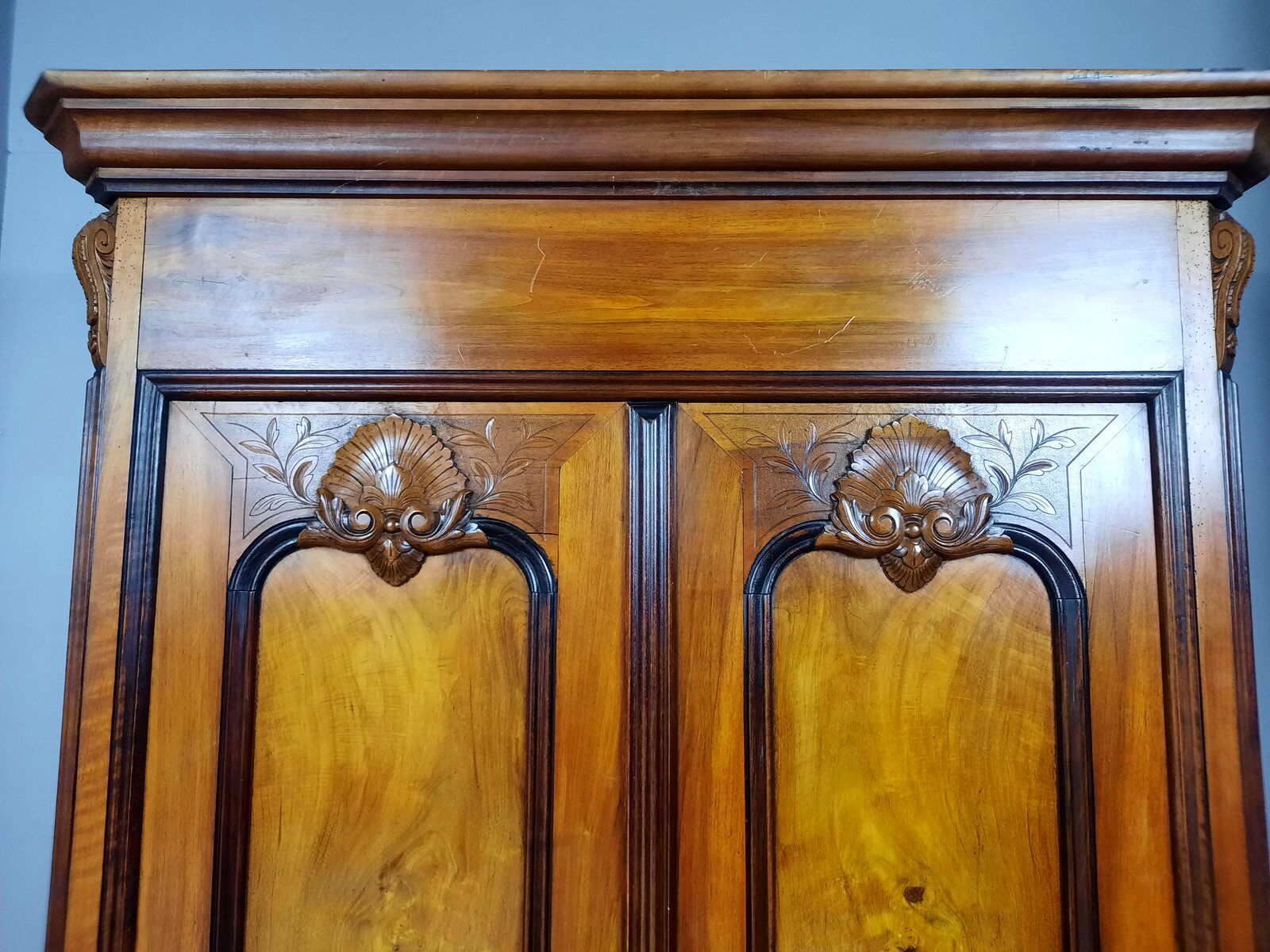 Louis Philippe period wardrobe in walnut nineteenth around 1830