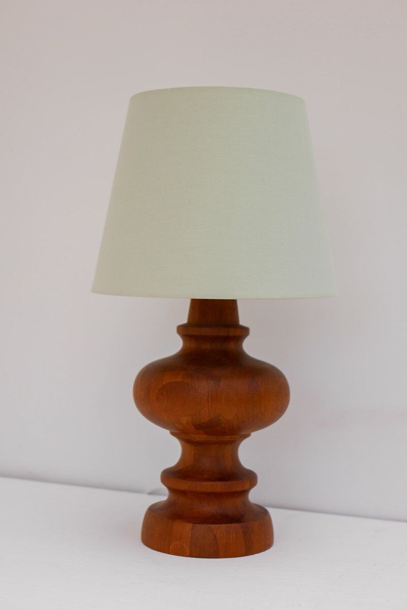 Mid-century modern Scandinavian oak table lamp from Möllers