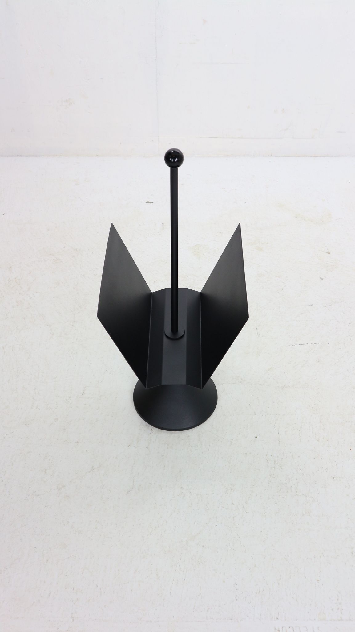 Porada Arredi Black Metal Minimalistic Magazinine Rack, 1980's, Italy