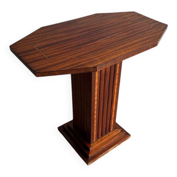 Interbellum side table with pronounced wood grain