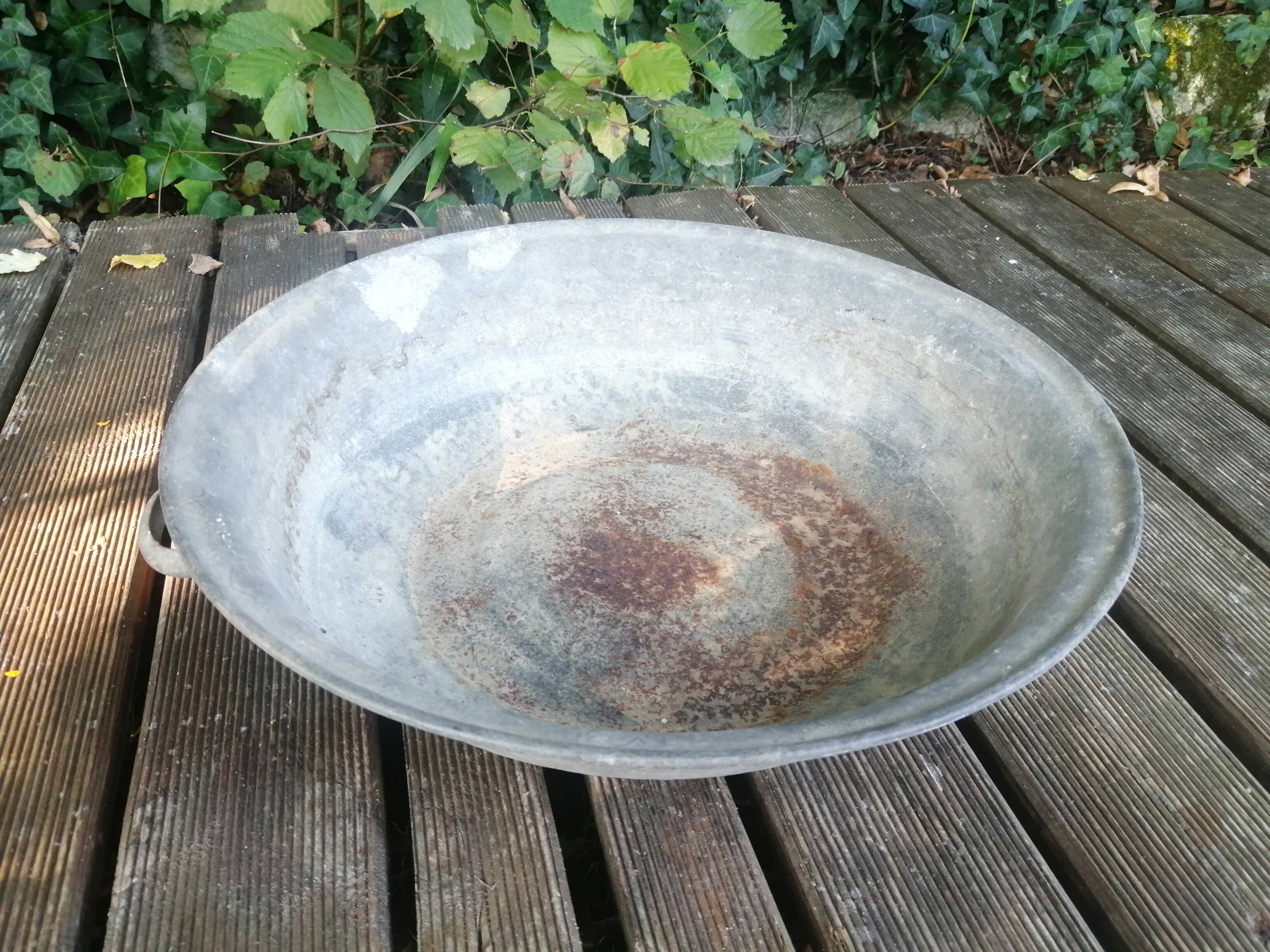 Low zinc basin