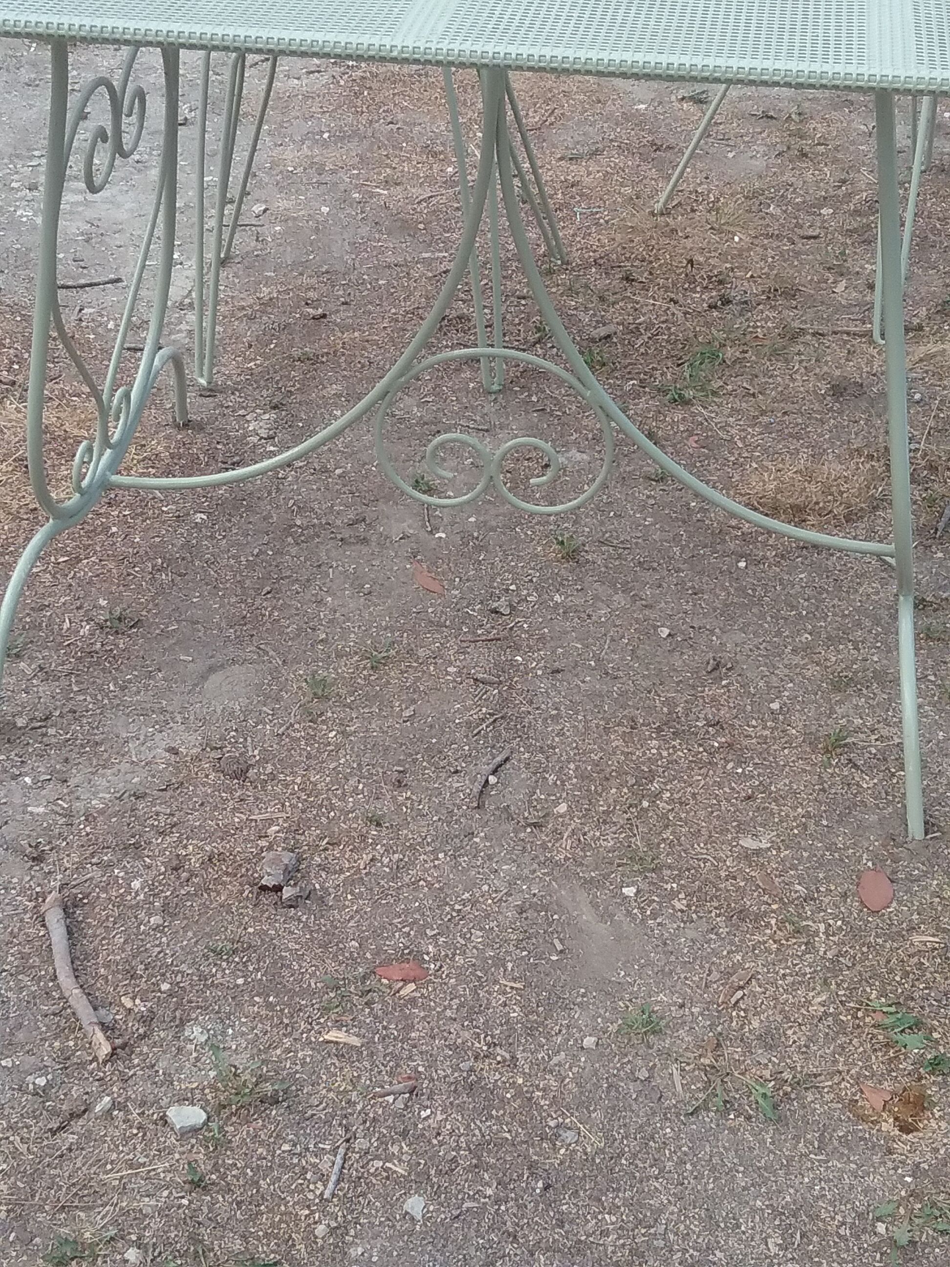 Salon de jardin en fer forgé vert