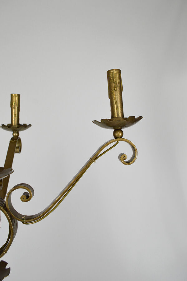 Lampadaire doré en fer forgé