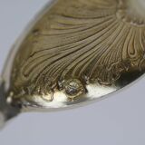 Pelle à sel style Louis XV en argent massif et vermeil