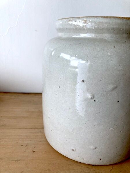Large white sandstone mustard pot, 5L