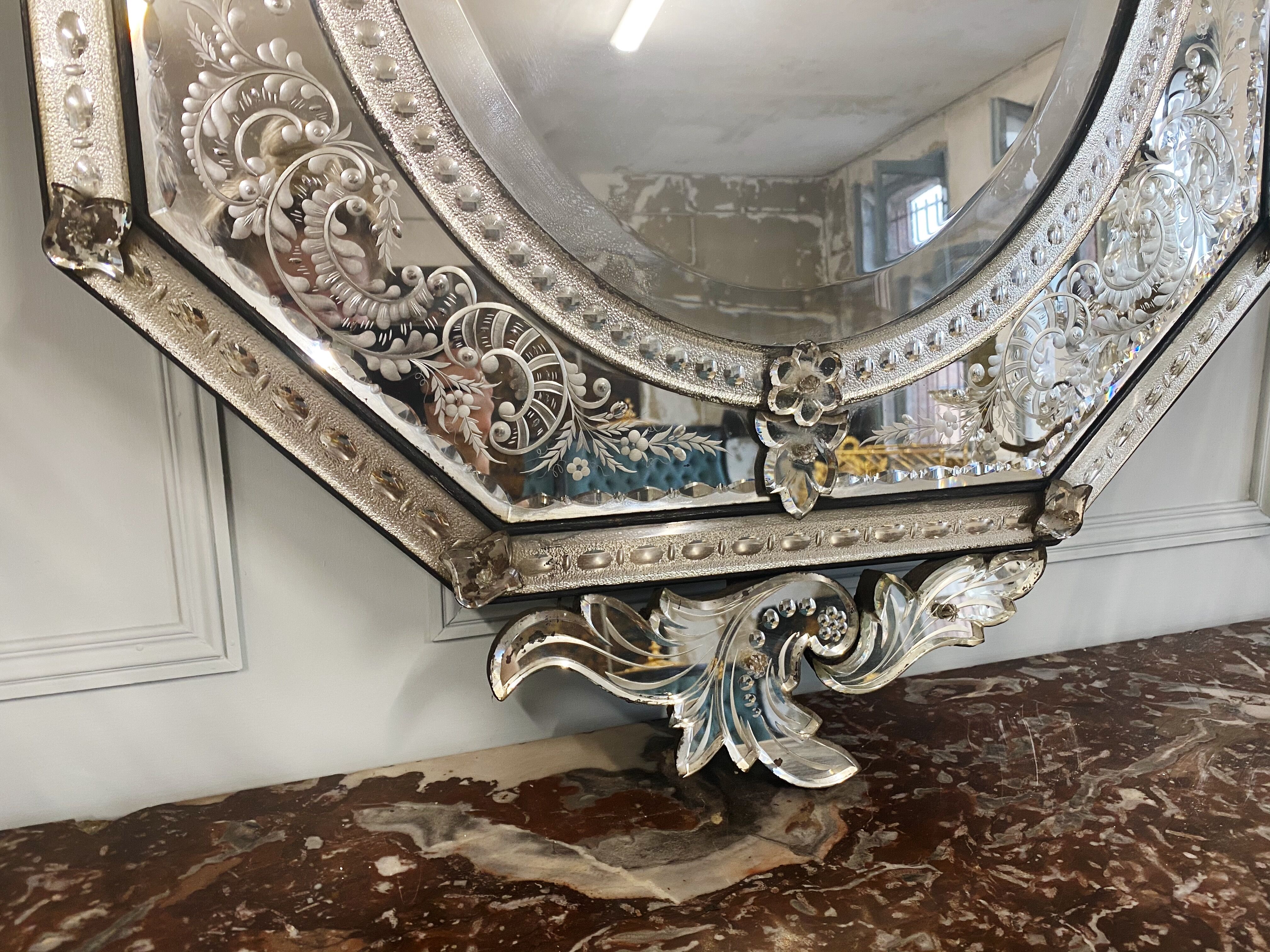 19th century Venitien mirror in bevelled and engraved glass