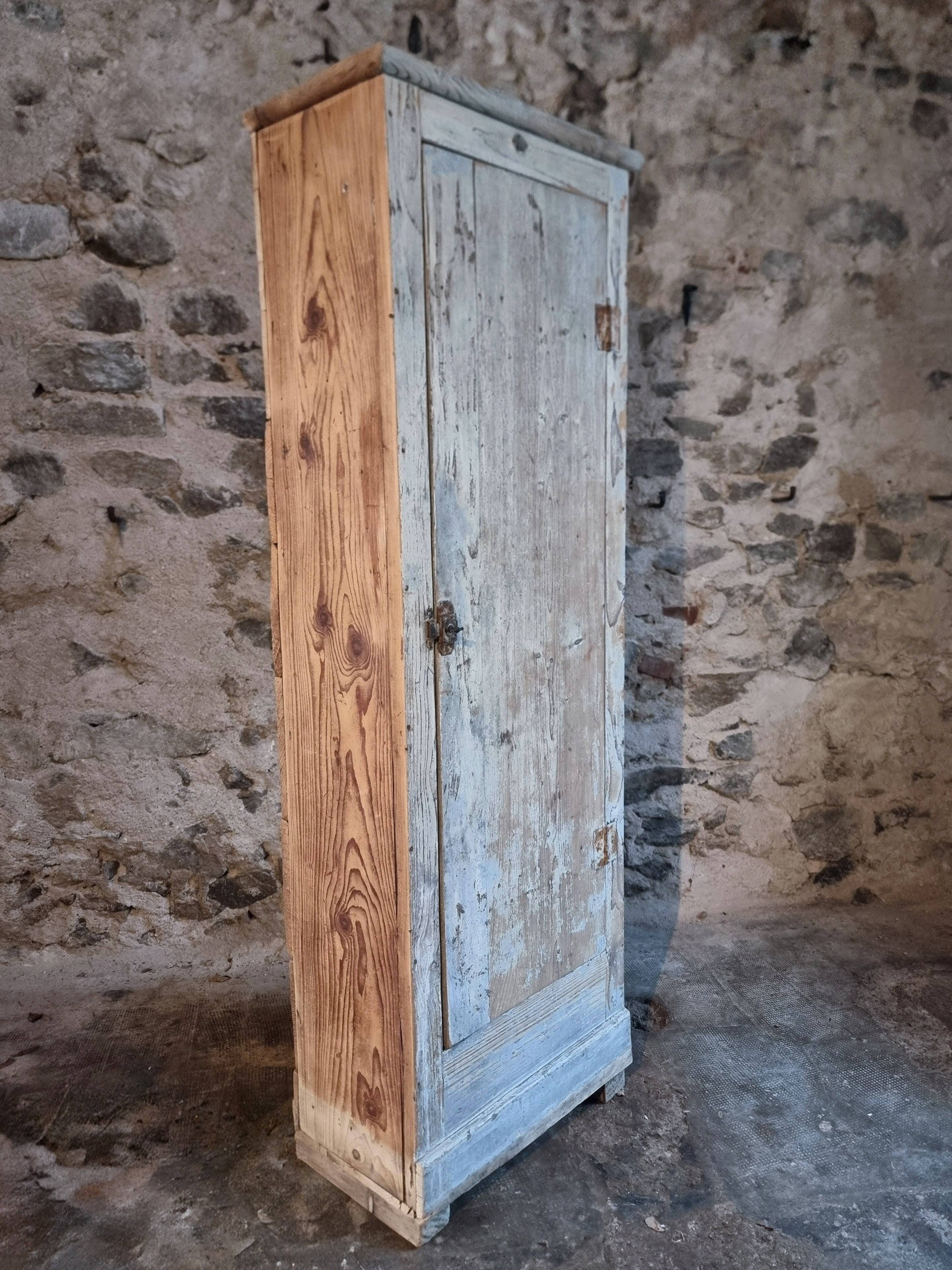 Antique French workshop cupboard – 1900-1920 – Narrow bonnetière