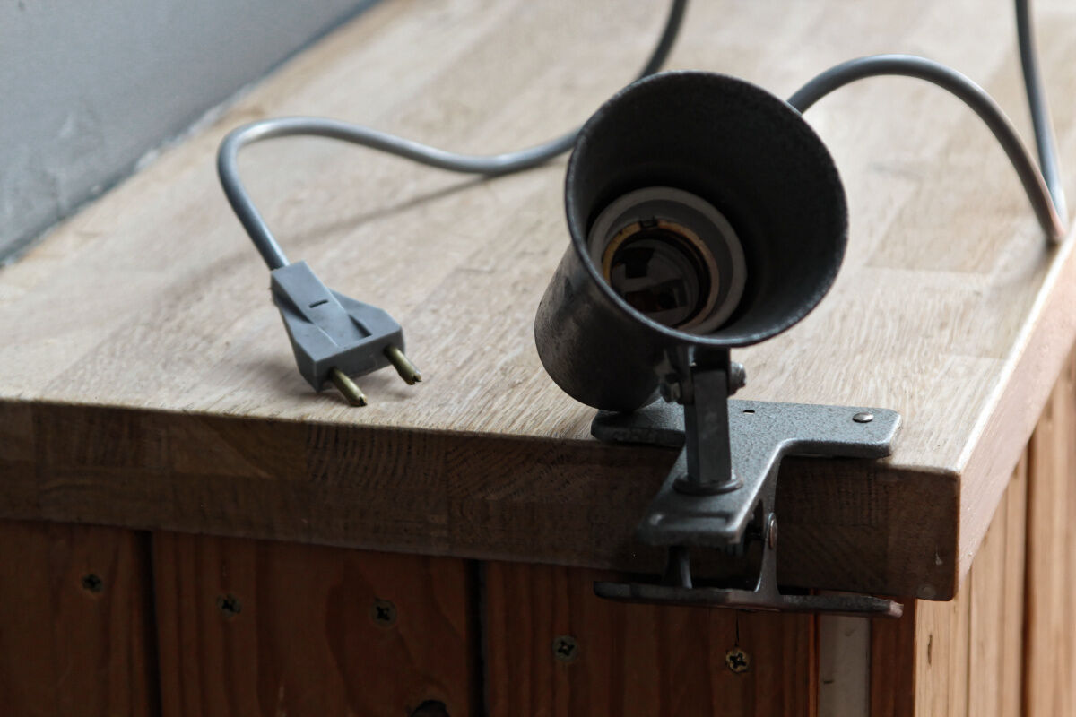 Spot pince Lita gris