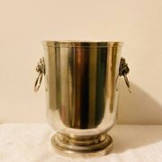 Silver-plated champagne bucket with lion heads from the 20th century, stamped.