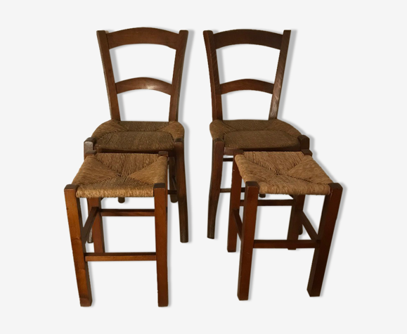 Ensemble chaises et tabourets