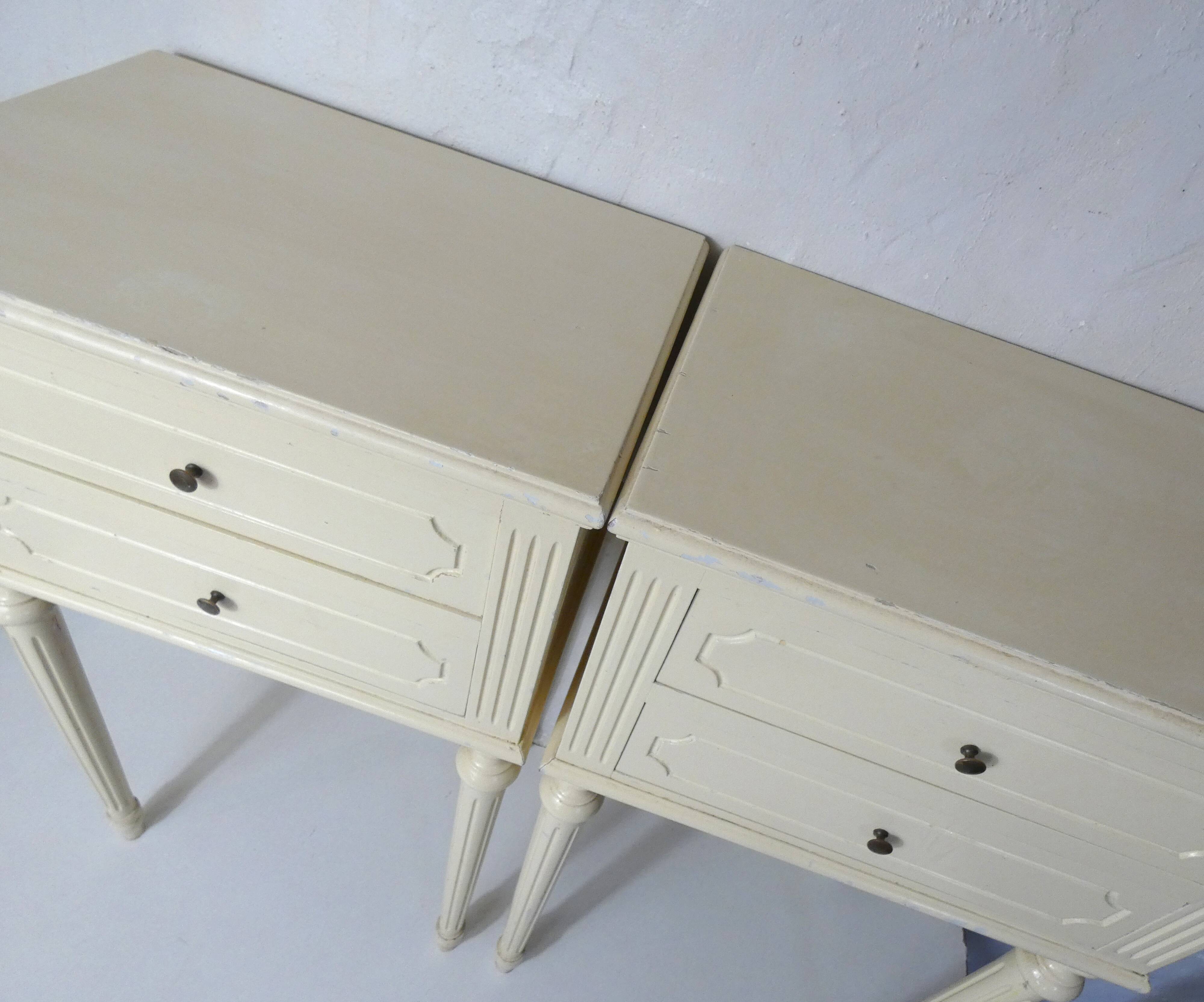 paire de chevets tables de nuit ivoire vintage de style Louis XVI