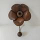 Patère fleur en bois ancienne