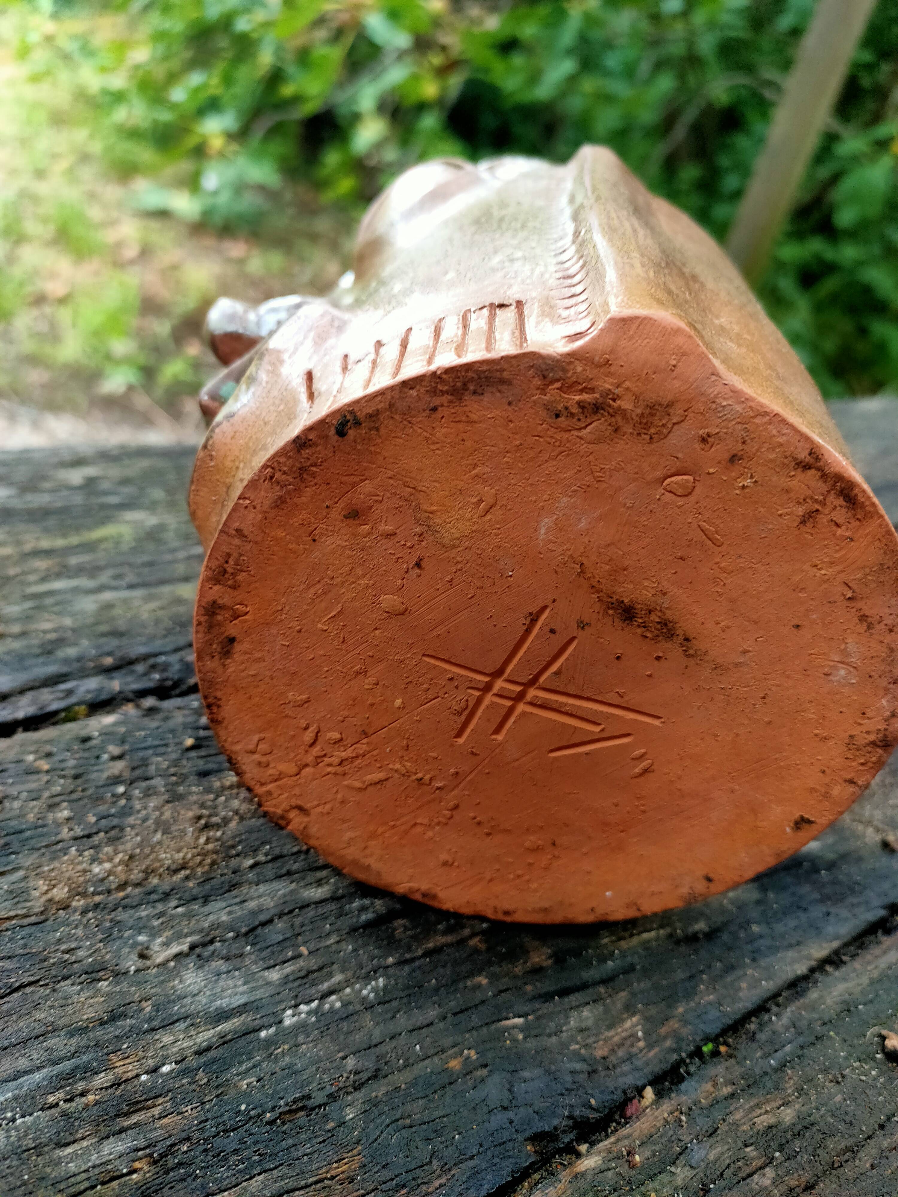 Ceramic depicting a stylized face