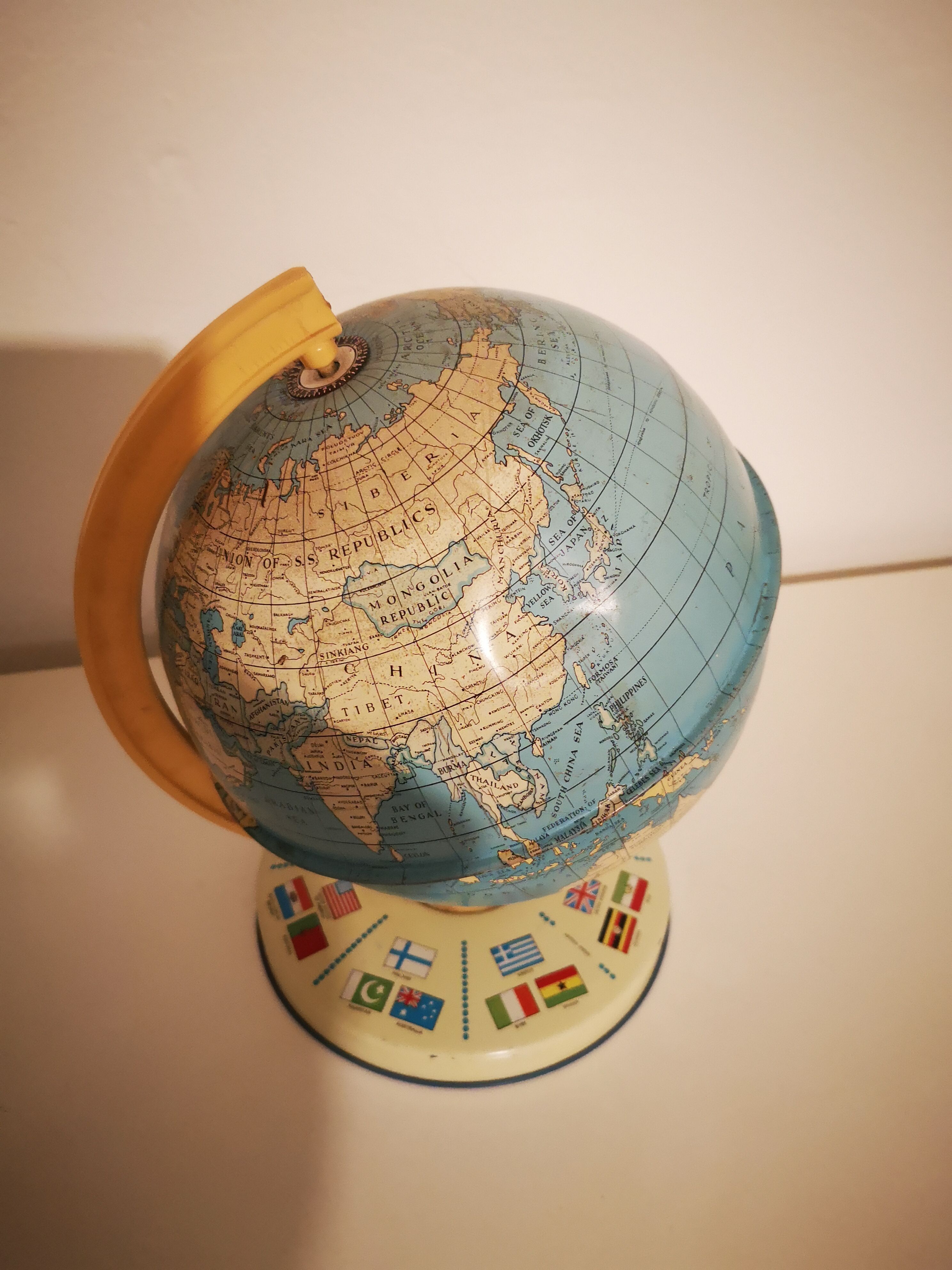 Metal Globe in 50s/60s