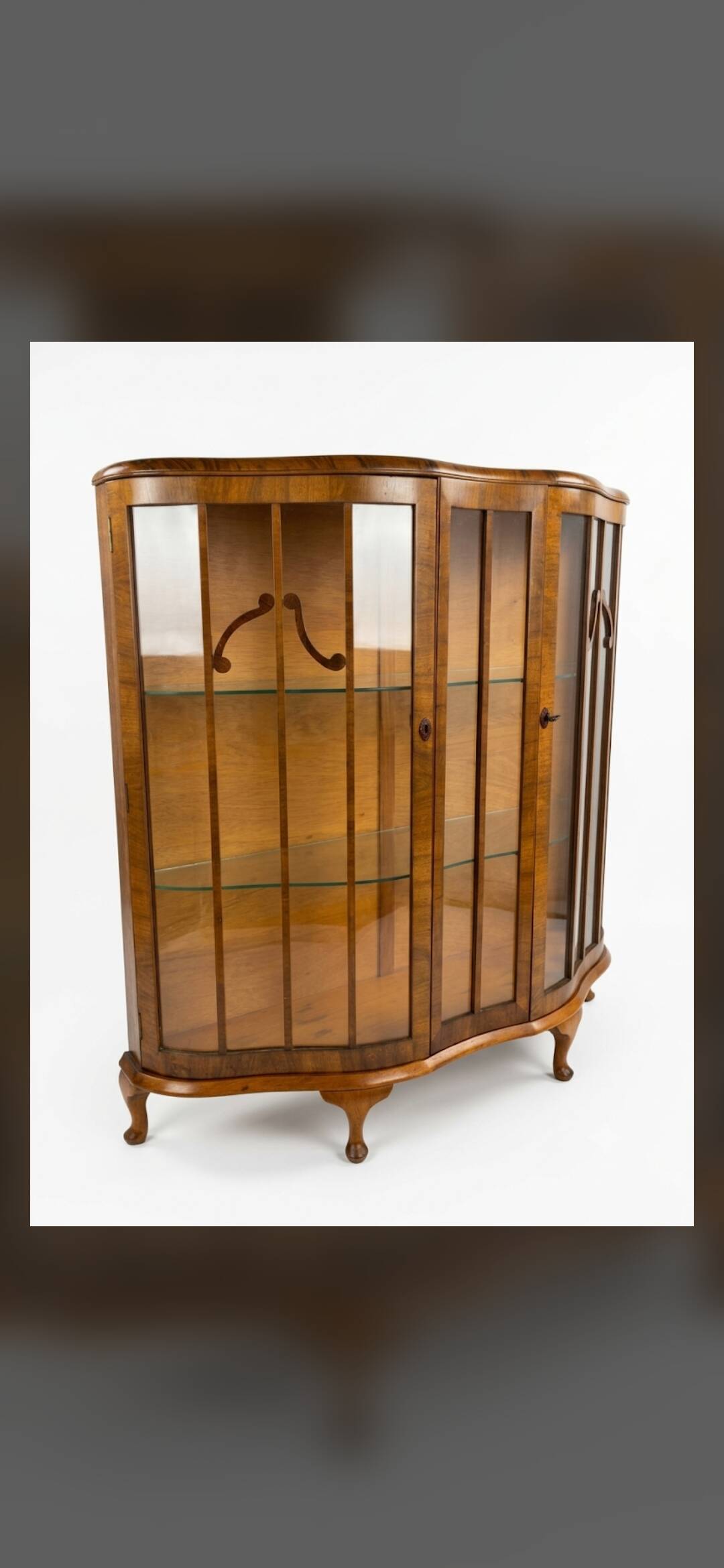 Art Deco display cabinet in walnut from the 1930s.