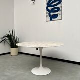 Florence Knoll round table, marble top and tulip base, circa 1960, Eero Saarinen