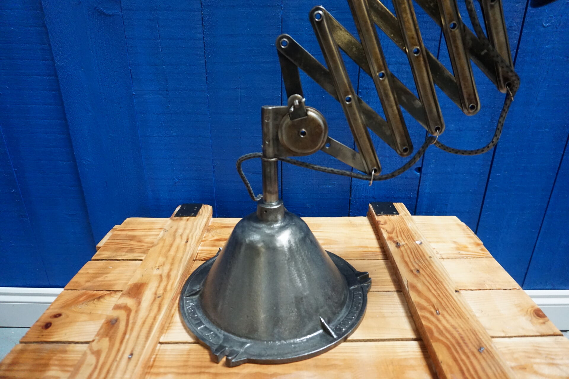 Lampe de table de bureau de ciseaux industriels de cru des années 1950