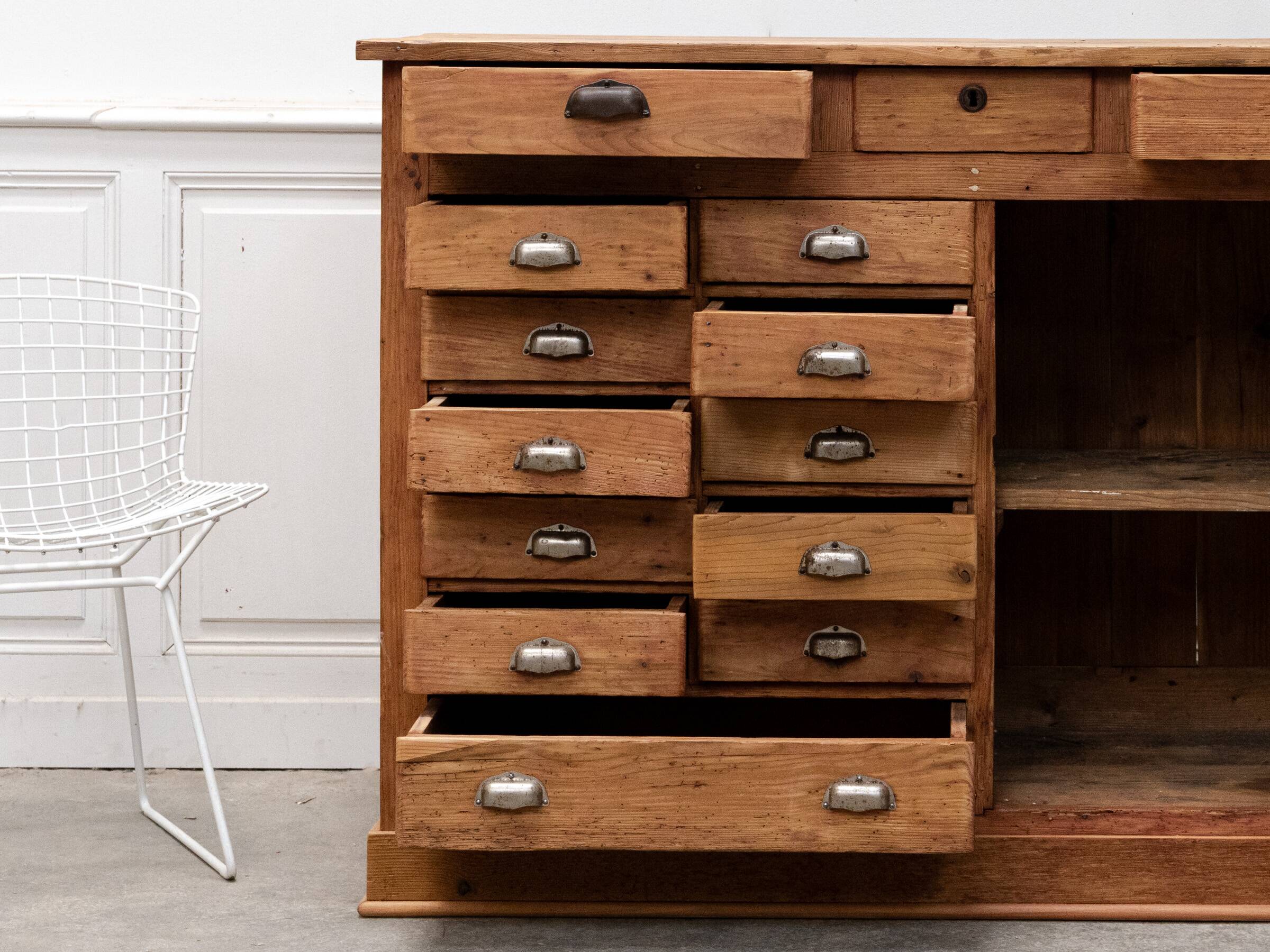 Old workshop furniture from 1930 in fir wood.