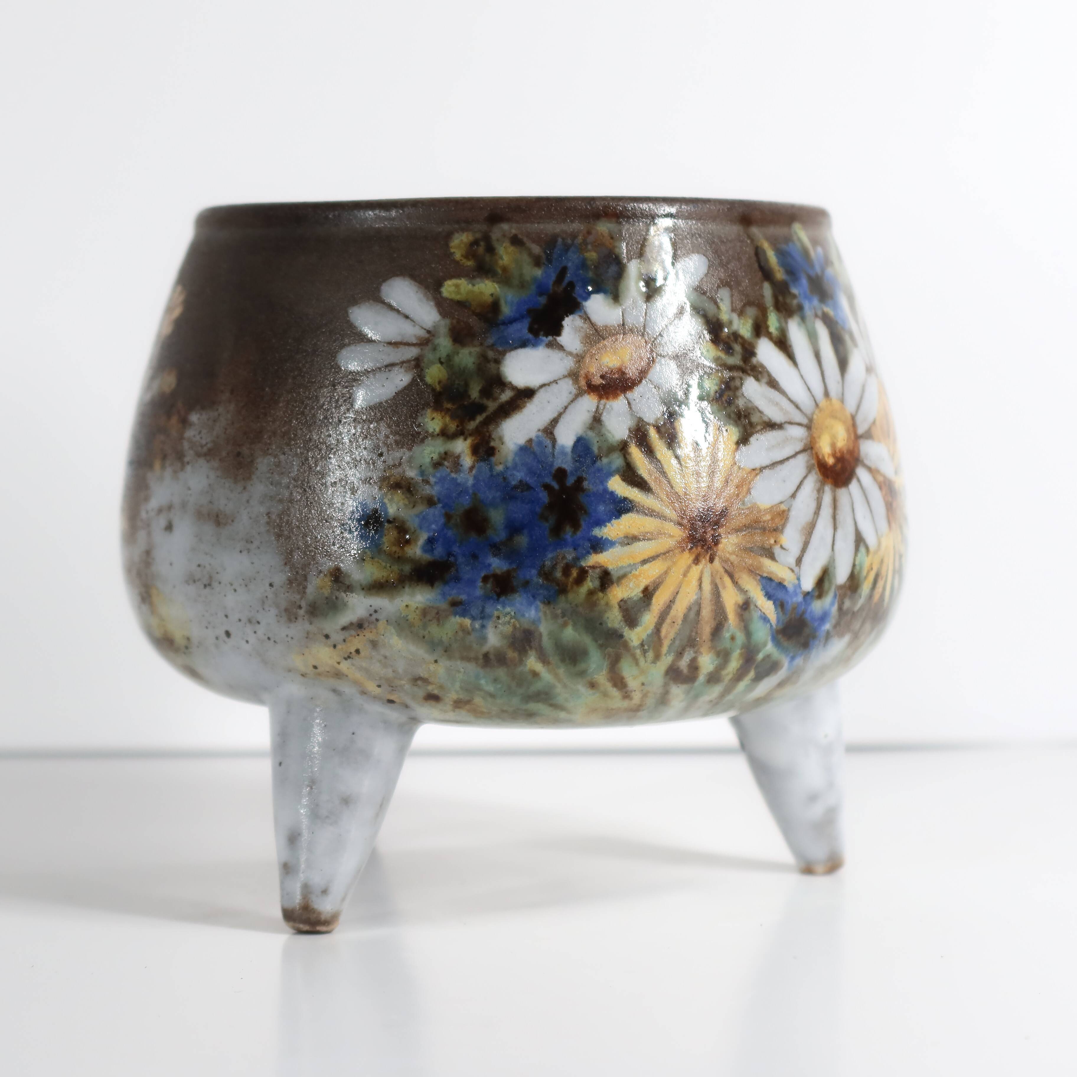 Tripod ceramic planter with floral design, signed Alexandre Kostanda, Vallauris