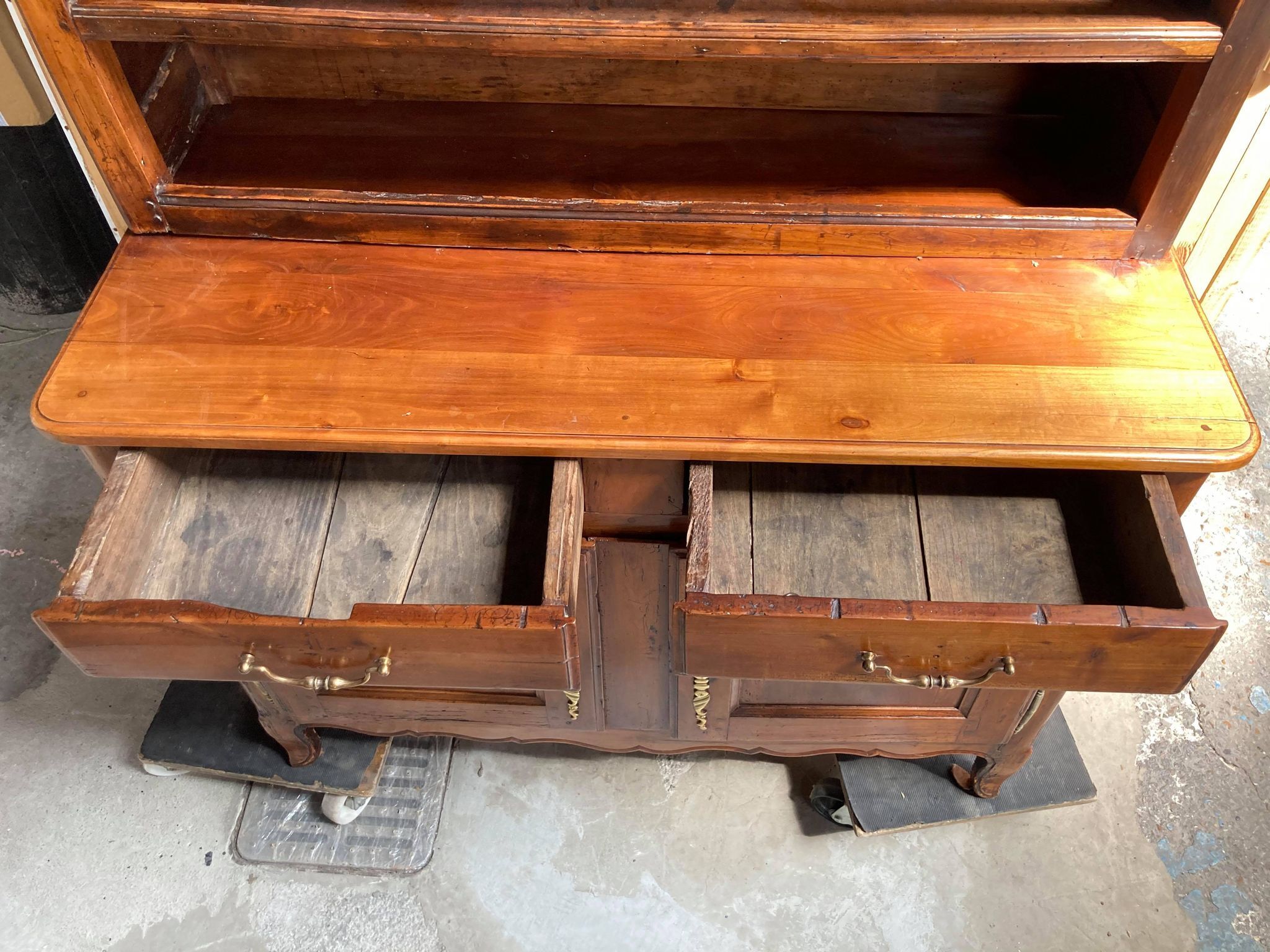 Vintage vaisselier with drainer