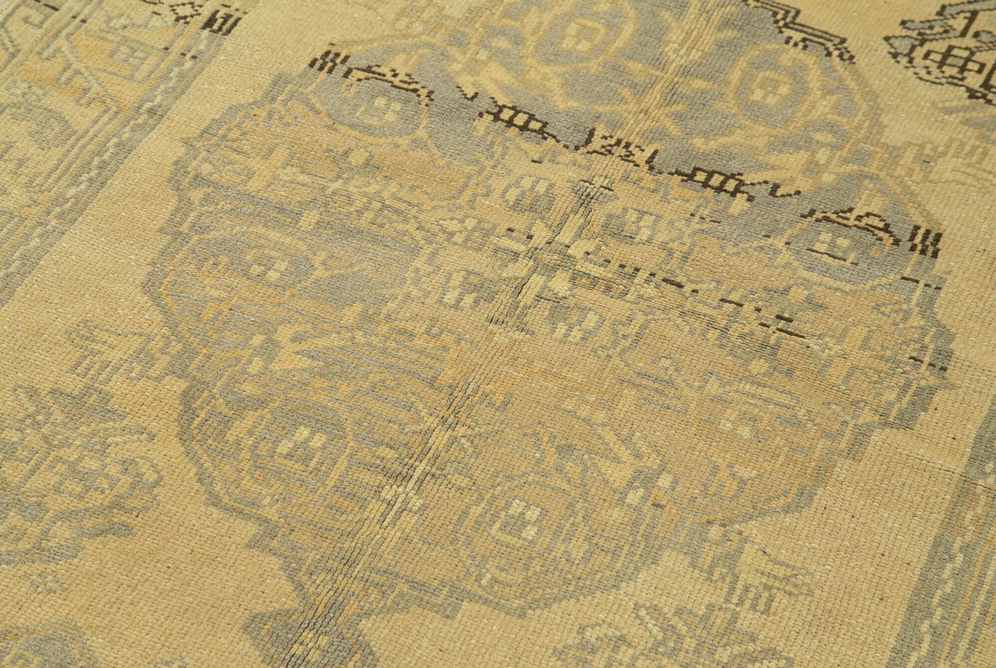 Tapis décoratif beige turc noué à la main 105 cm x 210 cm 1950s