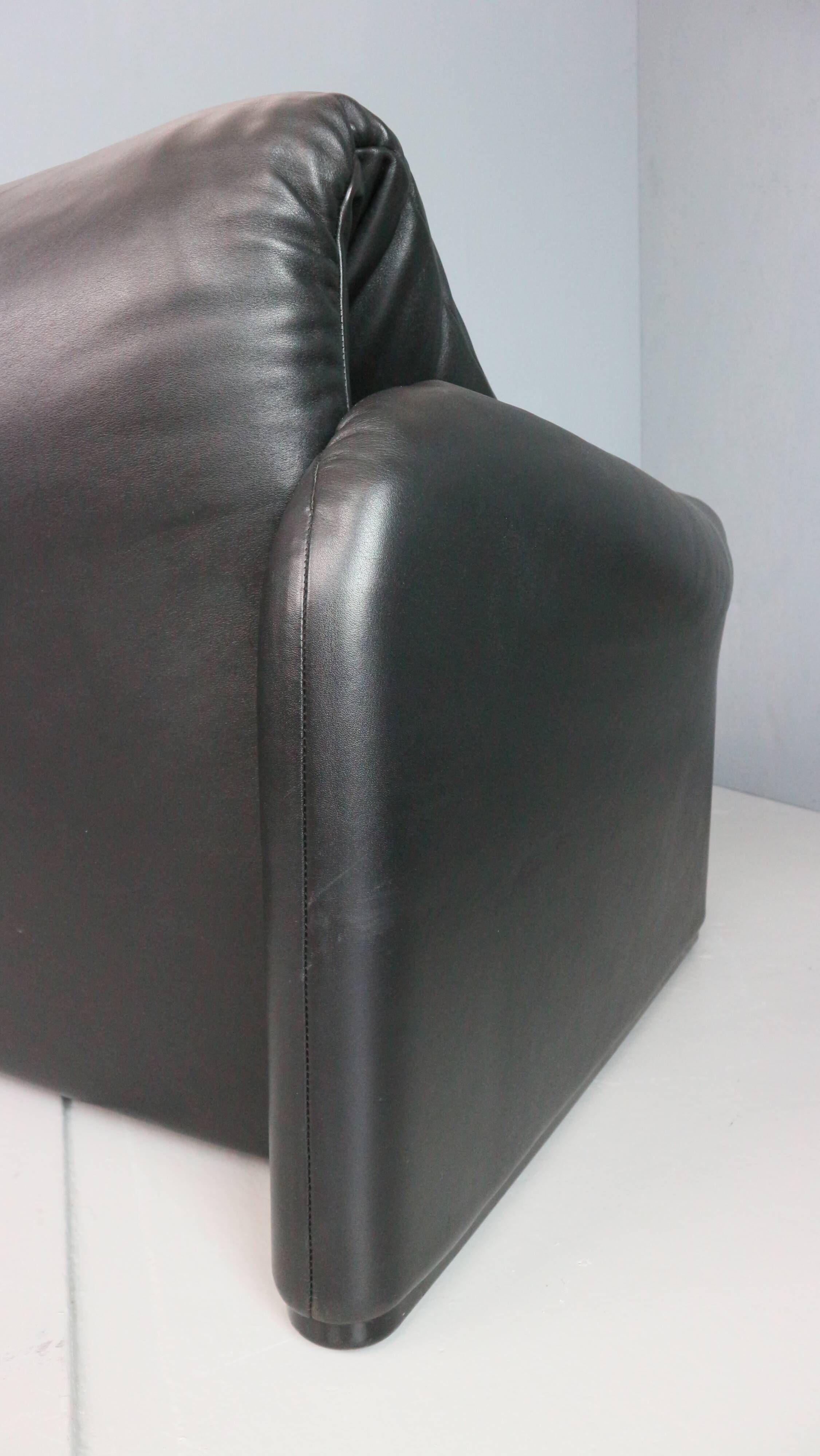 Vico Magistretti Maralunga Black Leather Lounge Chair for Cassina, 1980s