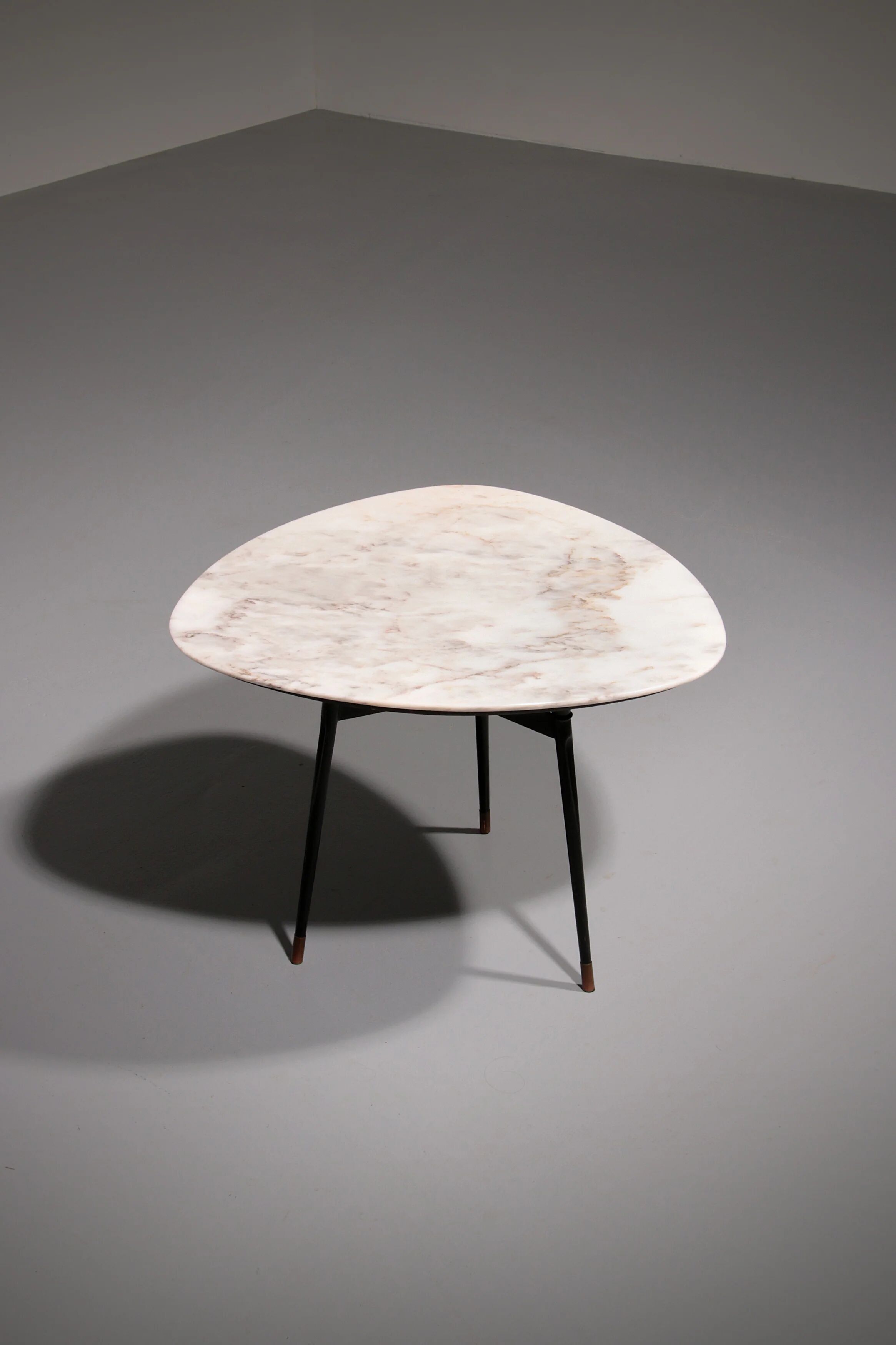 Elegant marble and brass accent table – chic small coffee or side table