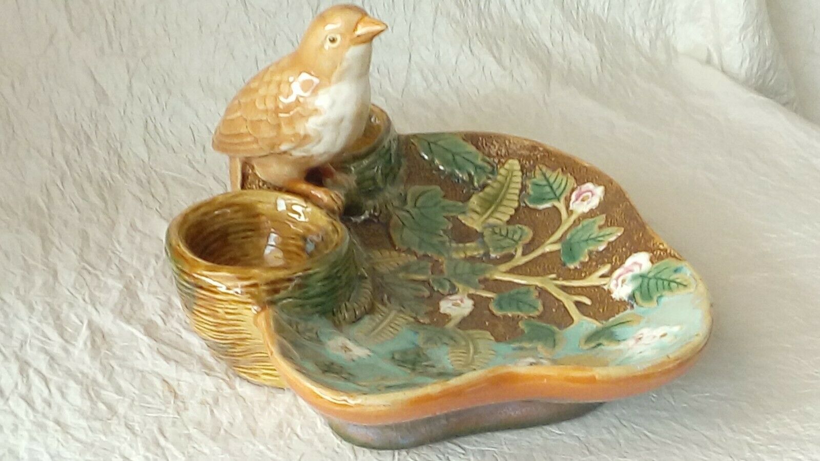 Empty ceramic pocket slurry nest birds