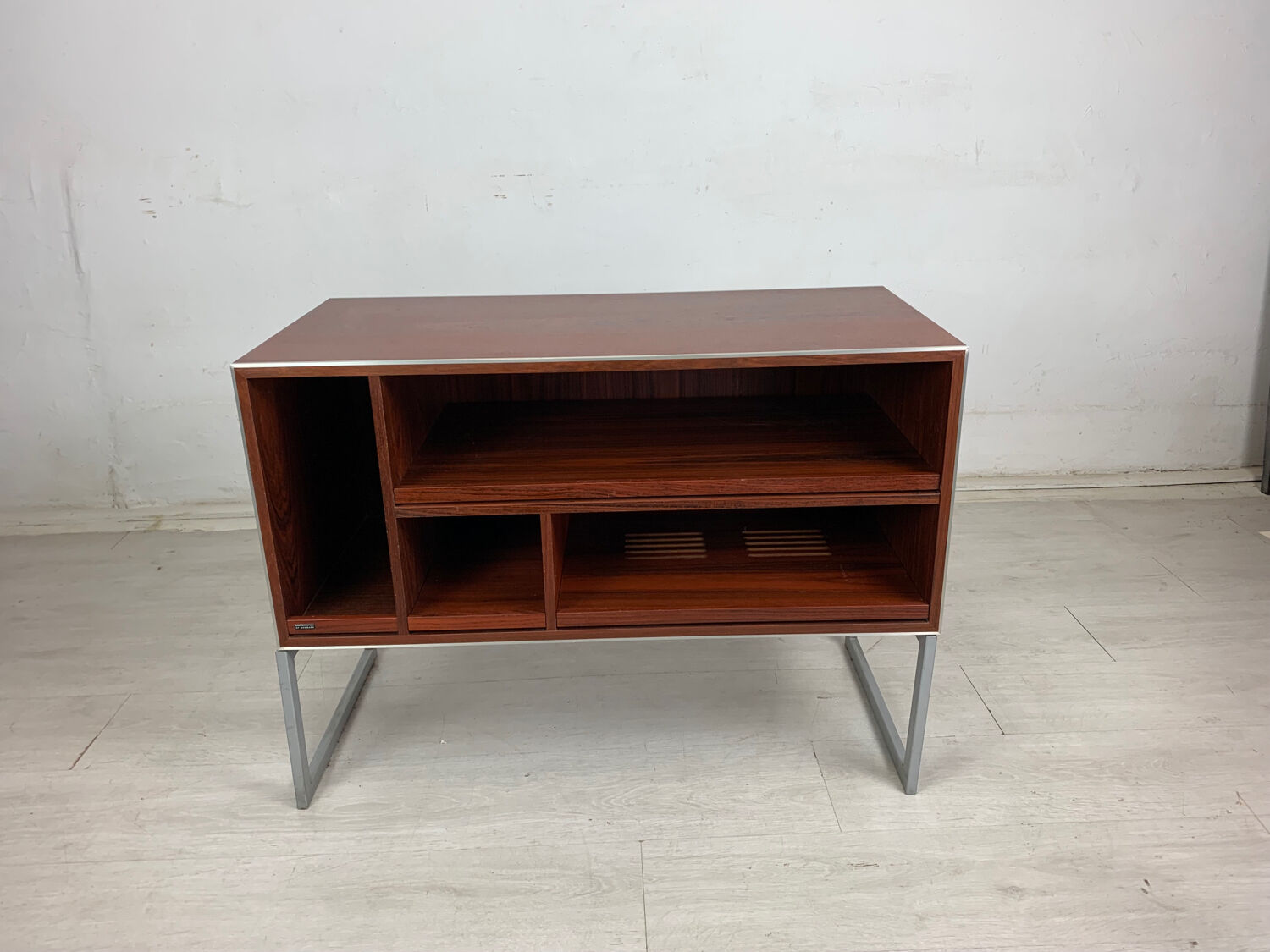 Hi-fi bang and olufsen cabinet