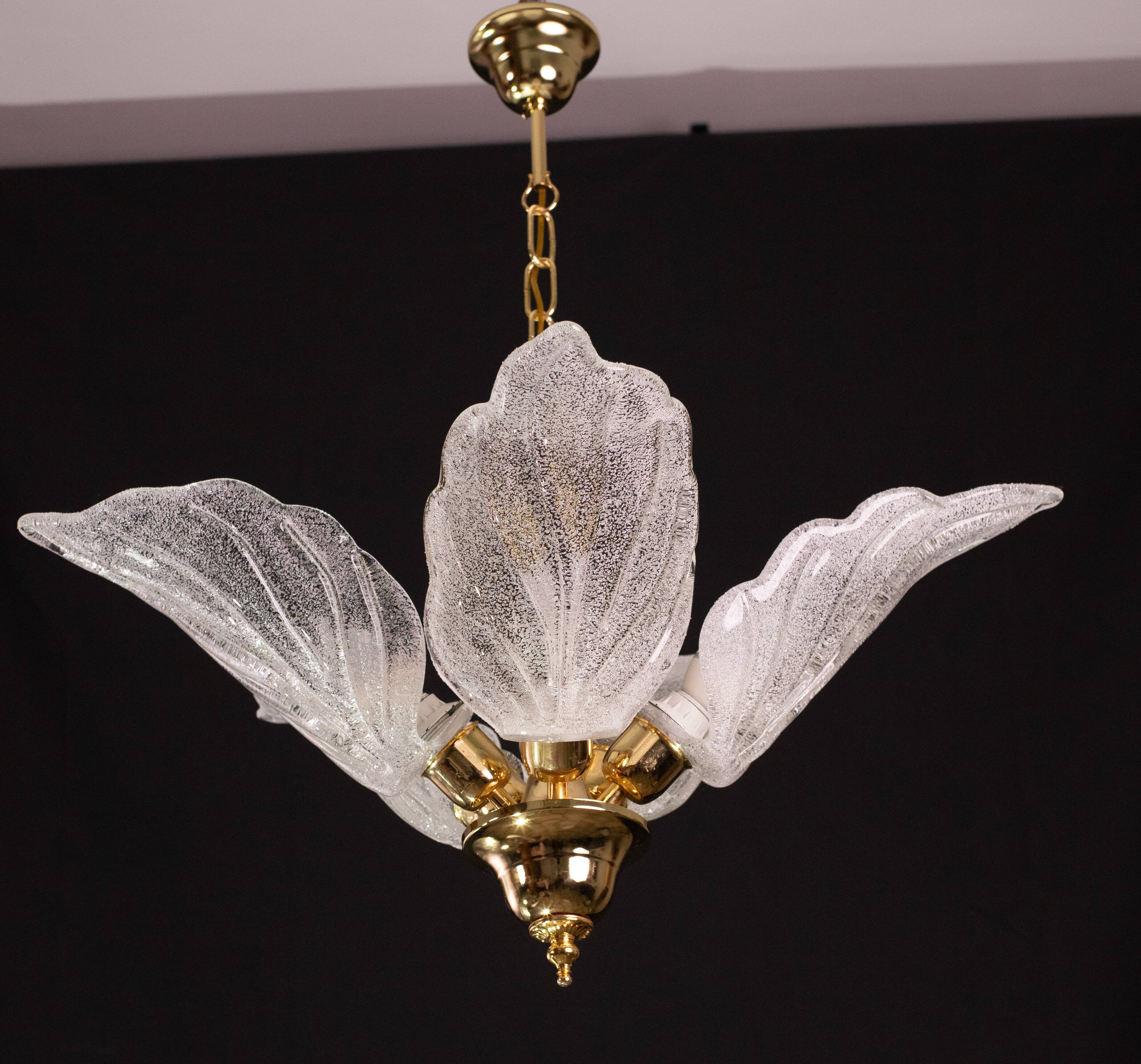 Elegant Murano Candlestick with 5 Leaves in Grit