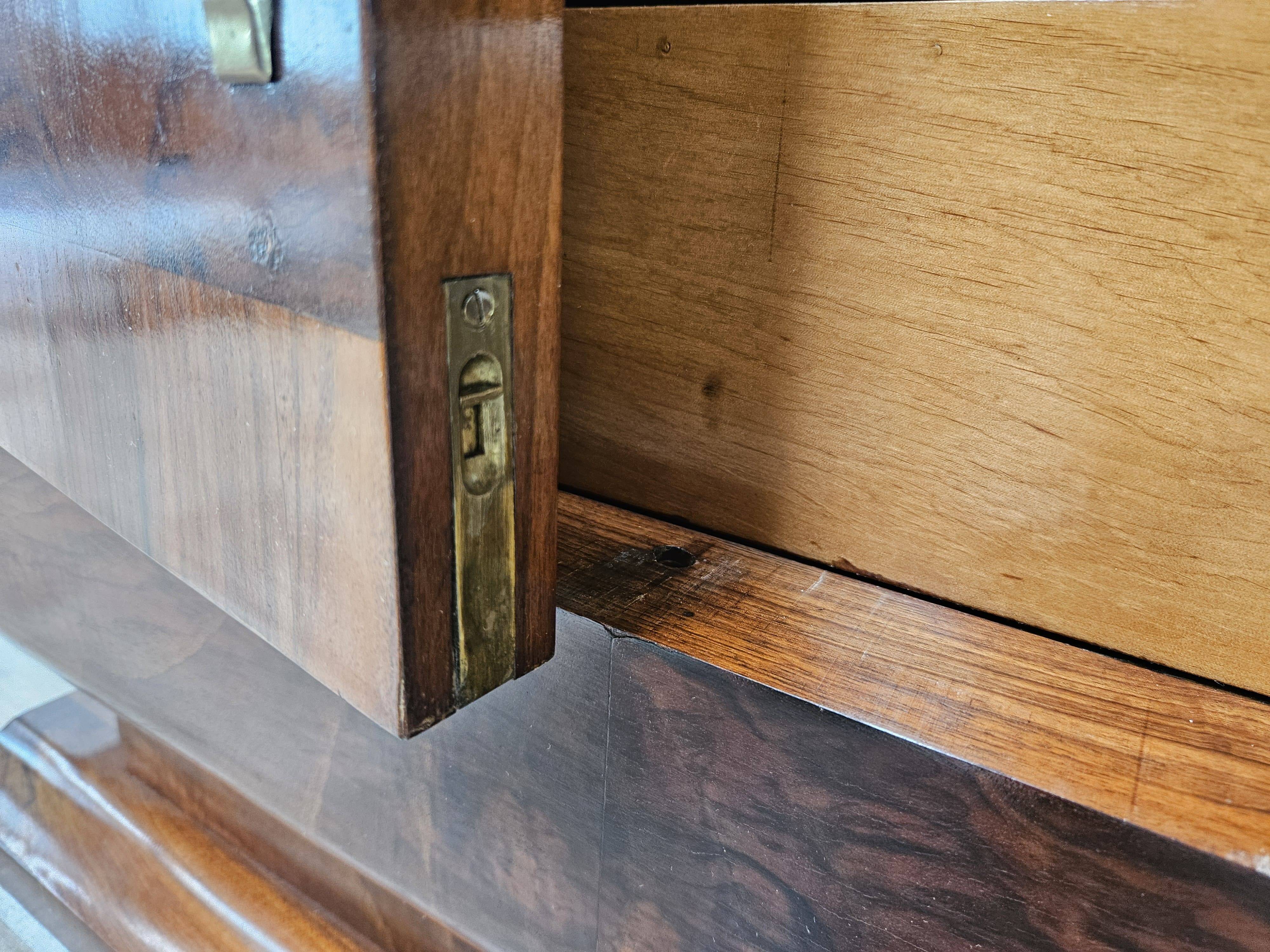 1940s Art Decò sideboard in walnut burl with mirror