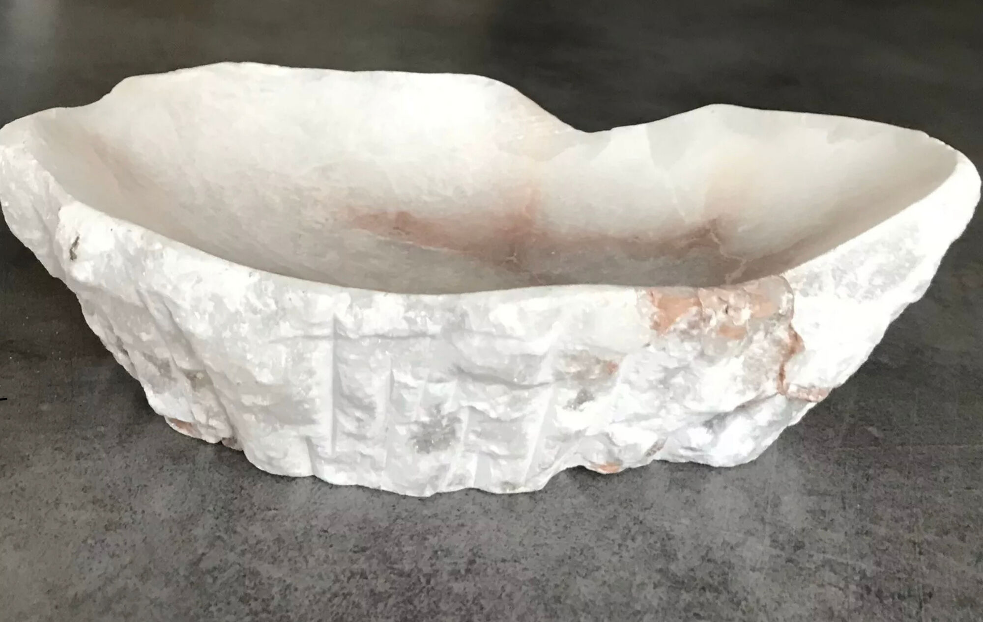 Ashtray in alabaster of Alfredo Albastros mod.327