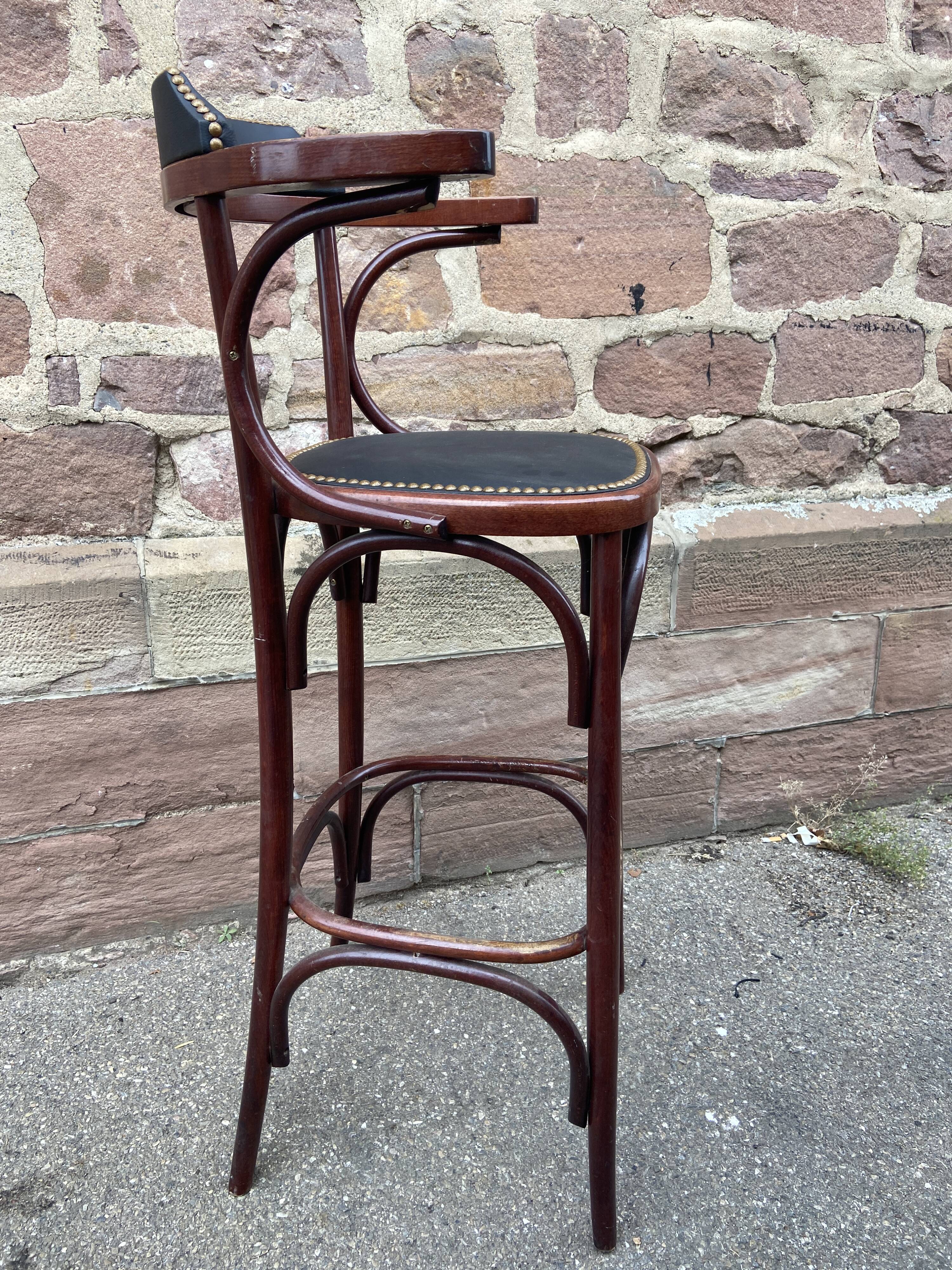 Bar stool