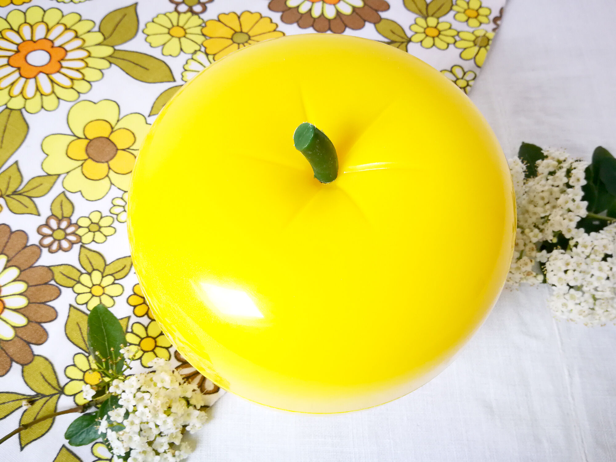 Yellow Ice Cube Apple / Vintage Ice Bucket