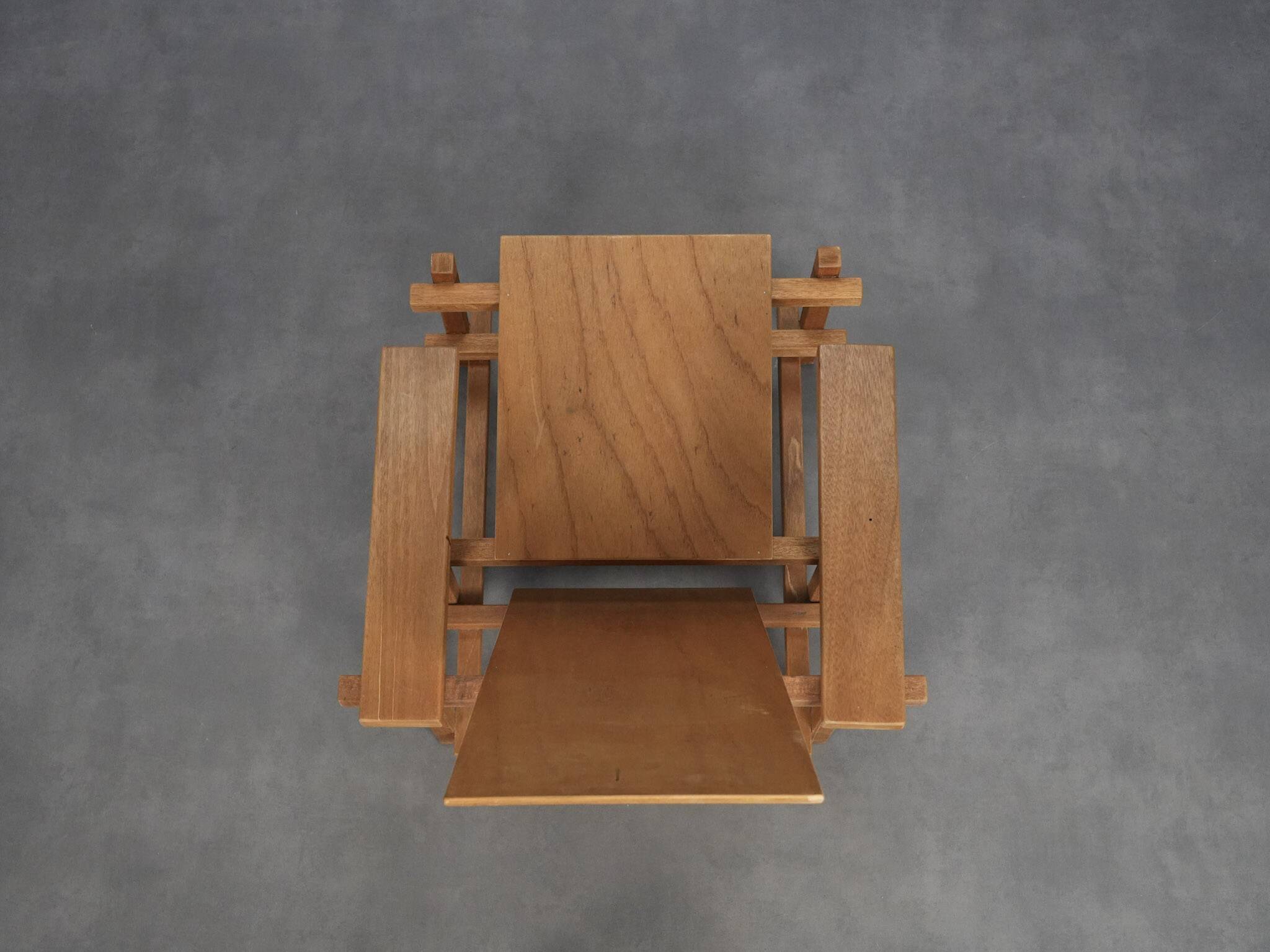 Fauteuil moderniste dans le style de Gerrit Rietveld, Pays-Bas, années 1980.