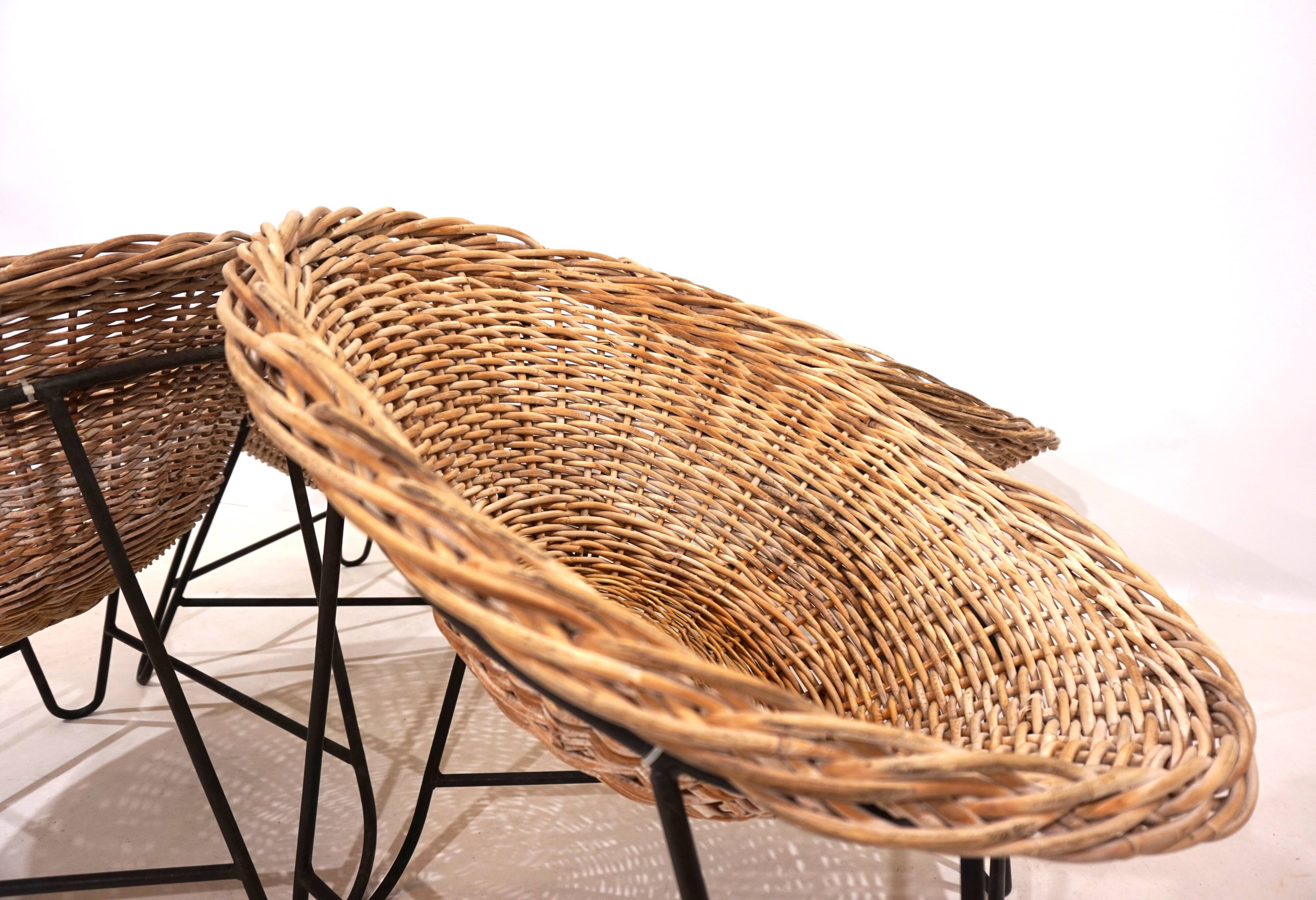 Suite de 4 chaises cosses en rotin années 60