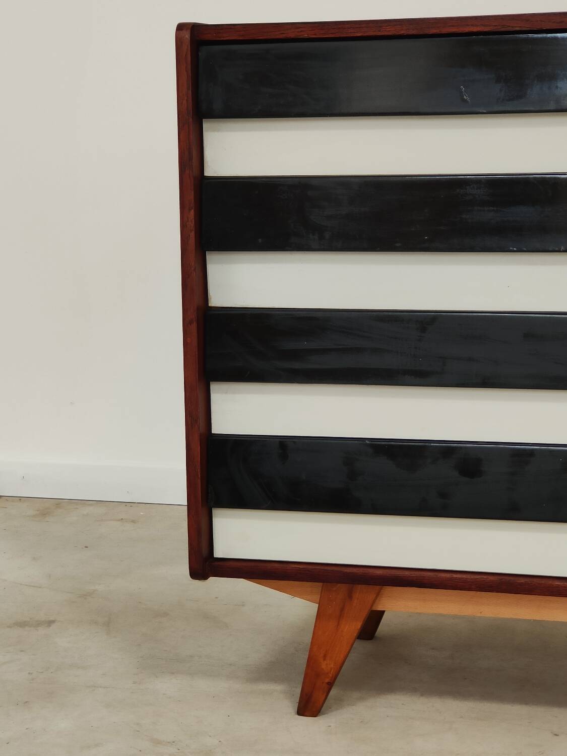 Commode U-453 noire par Jiri Jiroutek pour Interier Praha 1960