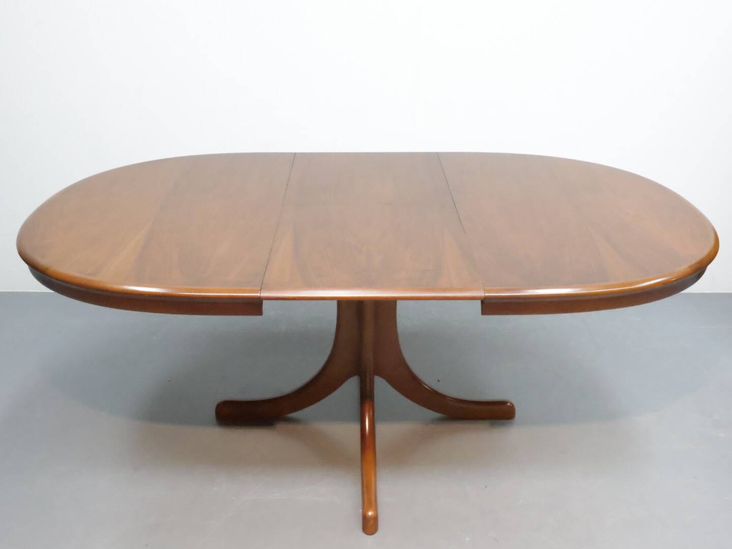 eettafel Lubke notenhout verlengbaar ovaal