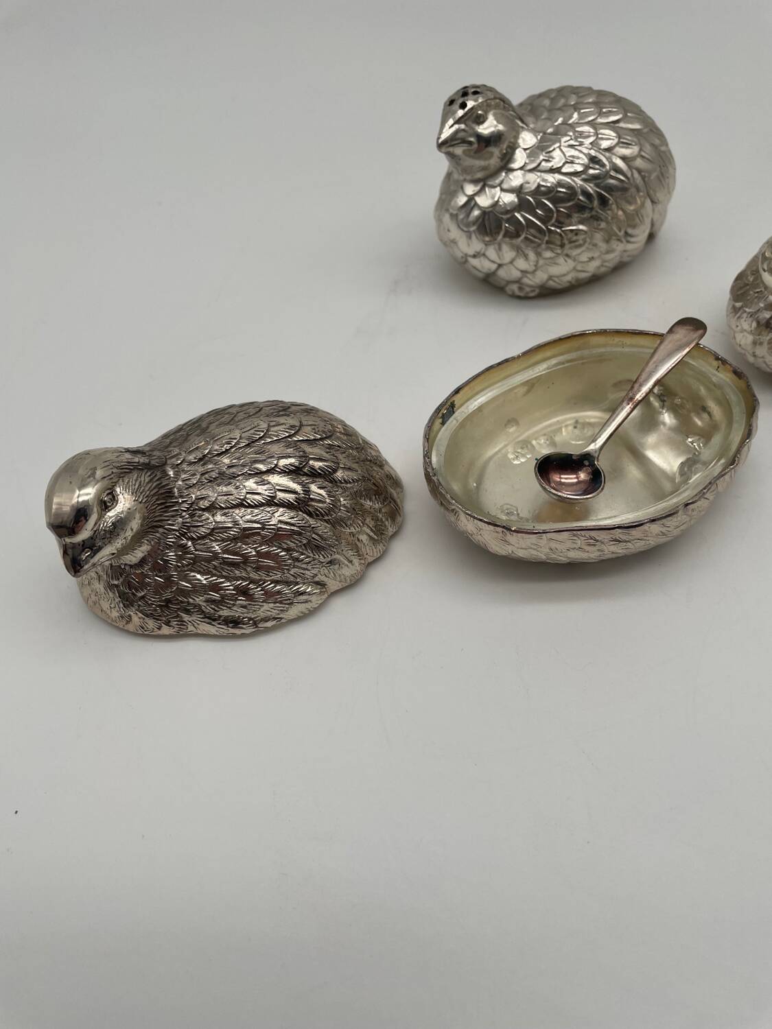 Salt shaker pepper and mustard bird in silver metal Gucci style