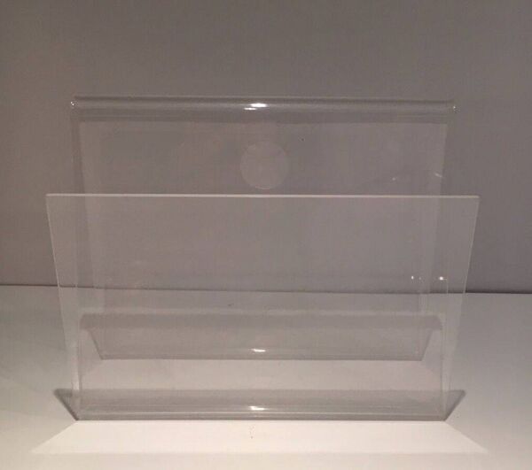 Porte-revues en plexiglass. Vers 1970